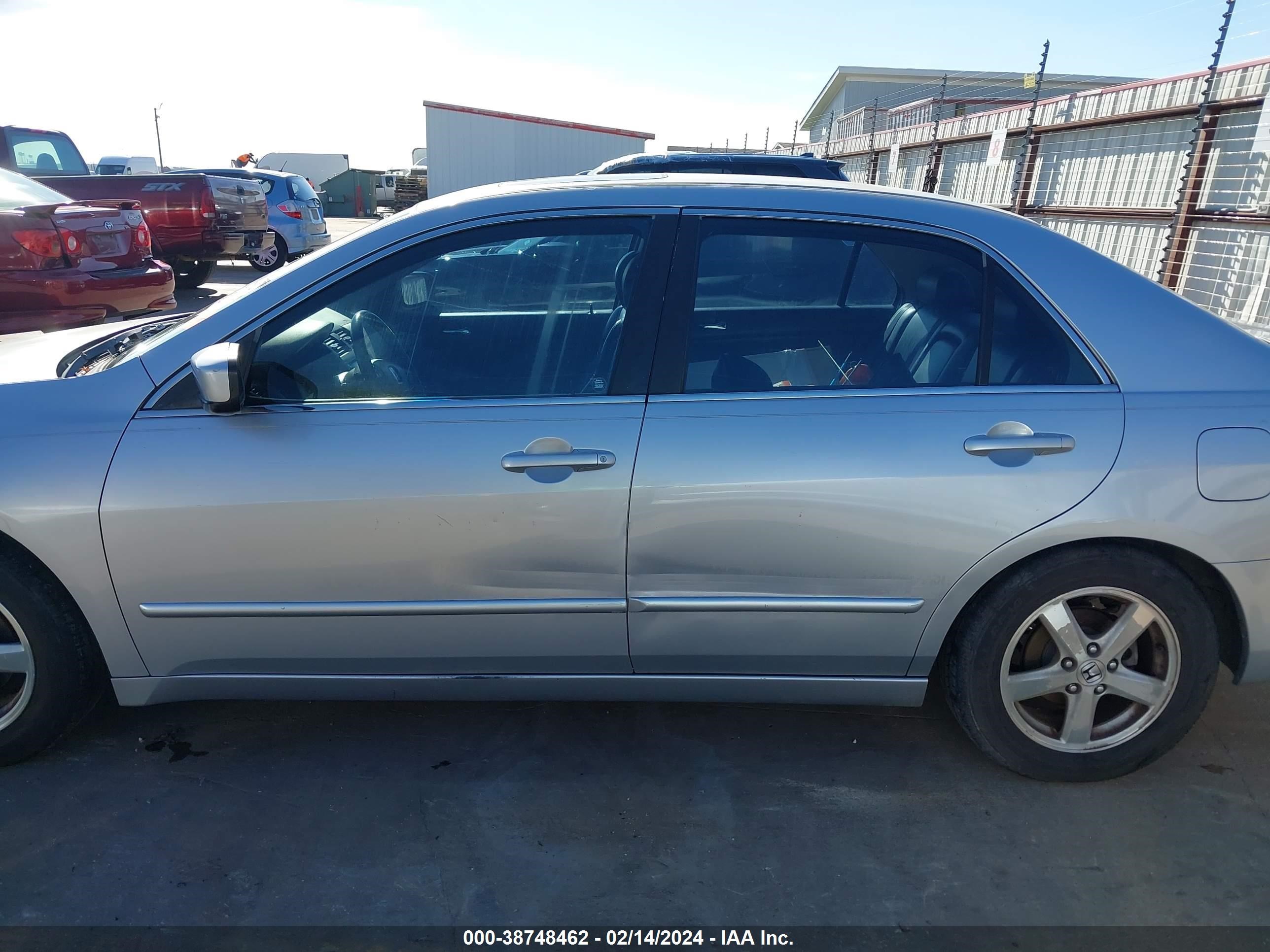 Photo 13 VIN: JHMCM56673C051717 - HONDA ACCORD 