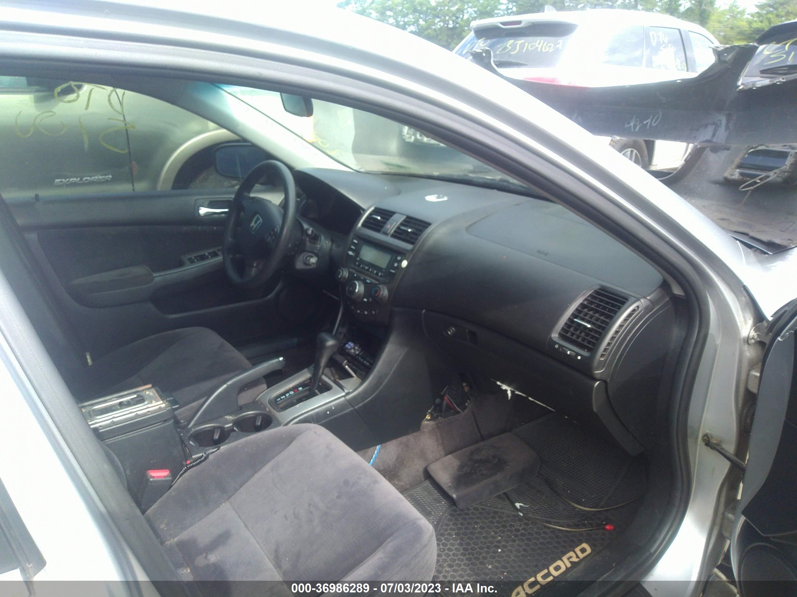 Photo 4 VIN: JHMCM56673C059025 - HONDA ACCORD 