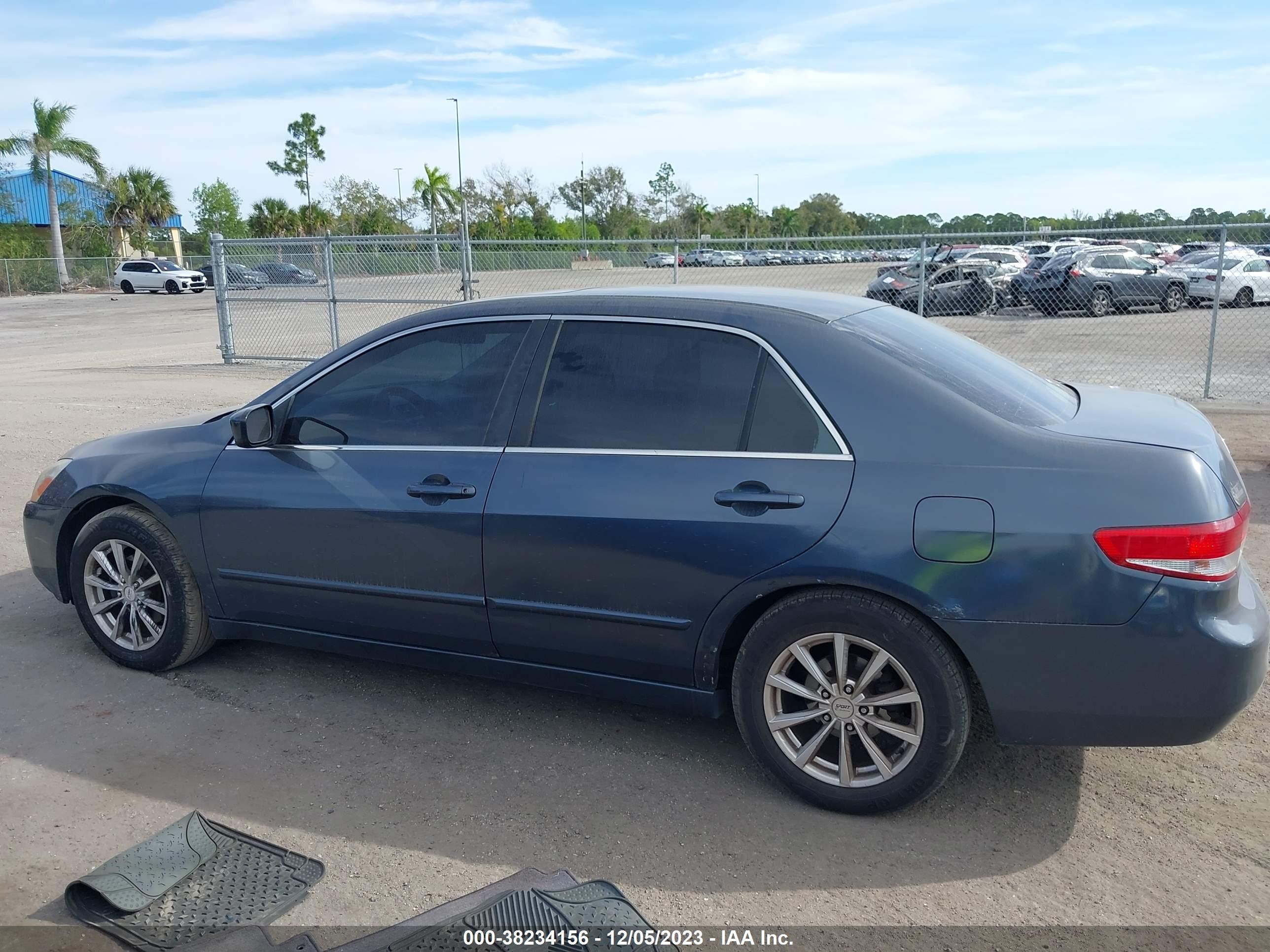 Photo 13 VIN: JHMCM56714C009697 - HONDA ACCORD 