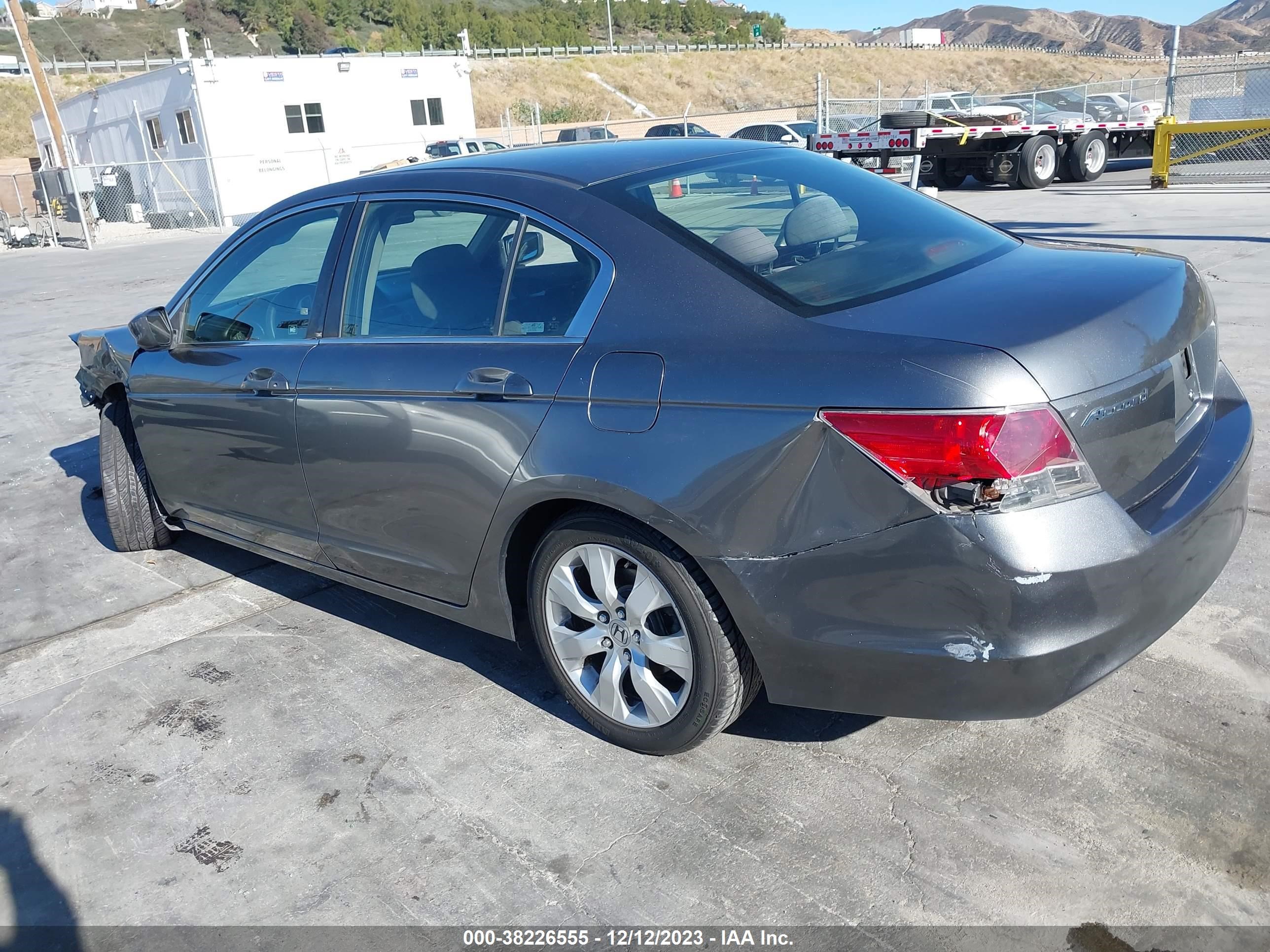 Photo 2 VIN: JHMCP263X8C045302 - HONDA ACCORD 