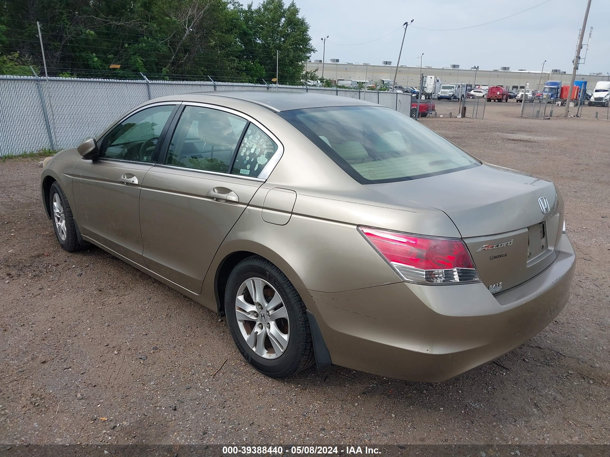 Photo 2 VIN: JHMCP26419C001358 - HONDA ACCORD 