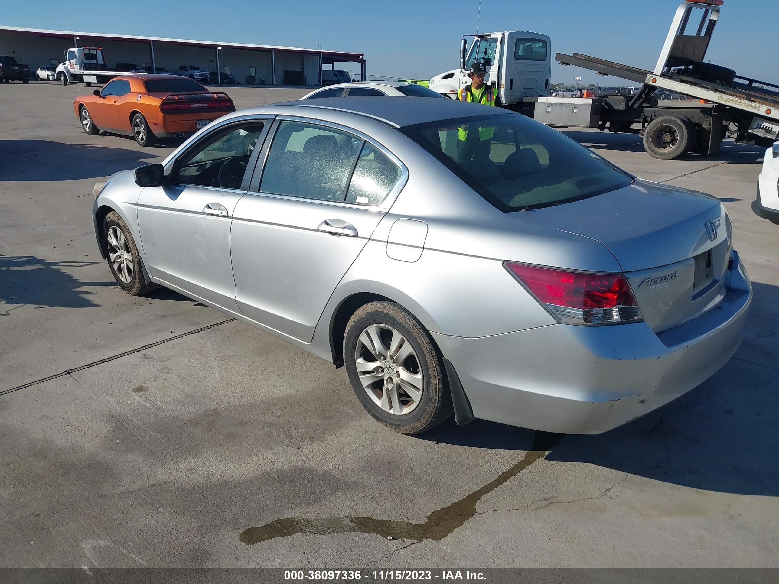 Photo 2 VIN: JHMCP264X8C044496 - HONDA ACCORD 