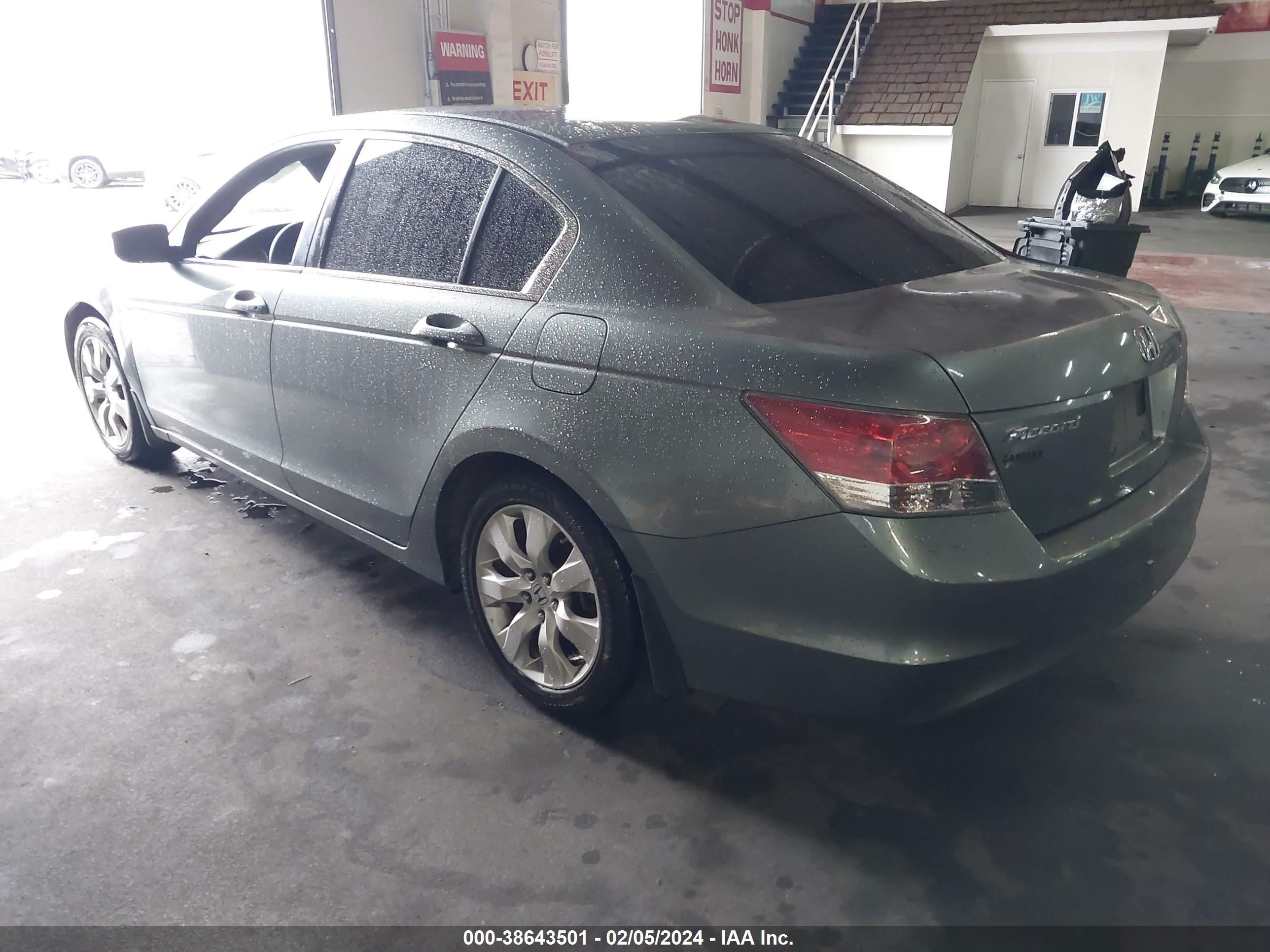 Photo 2 VIN: JHMCP26708C030889 - HONDA ACCORD 