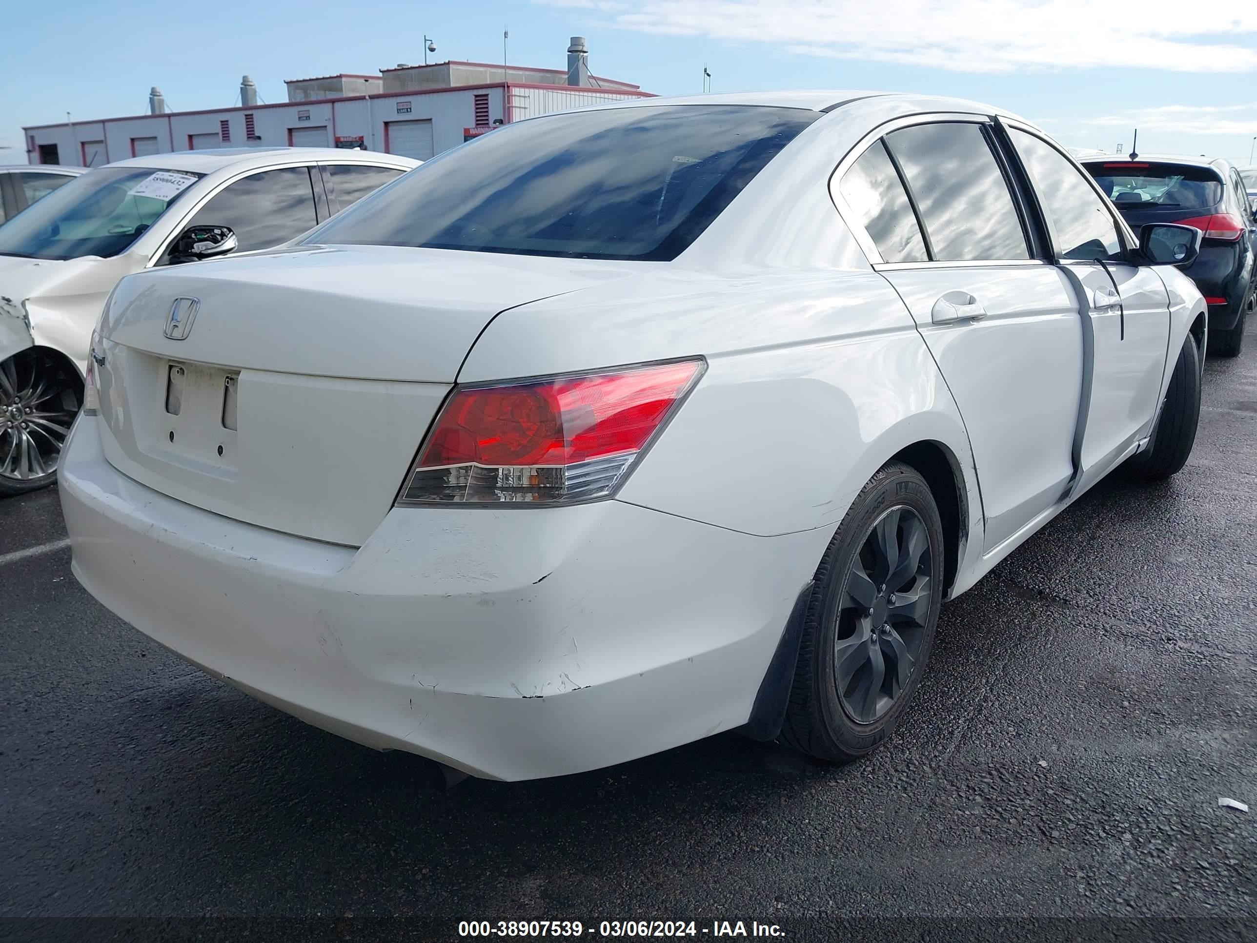 Photo 3 VIN: JHMCP26738C037545 - HONDA ACCORD 