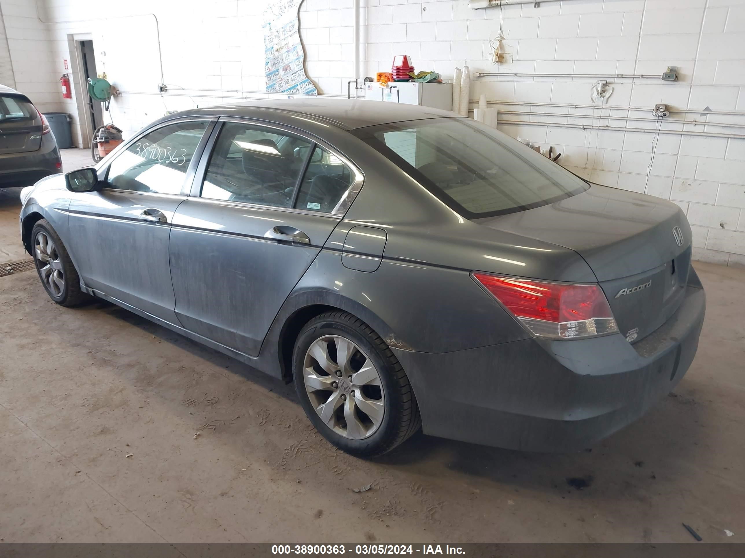 Photo 2 VIN: JHMCP26748C000858 - HONDA ACCORD 