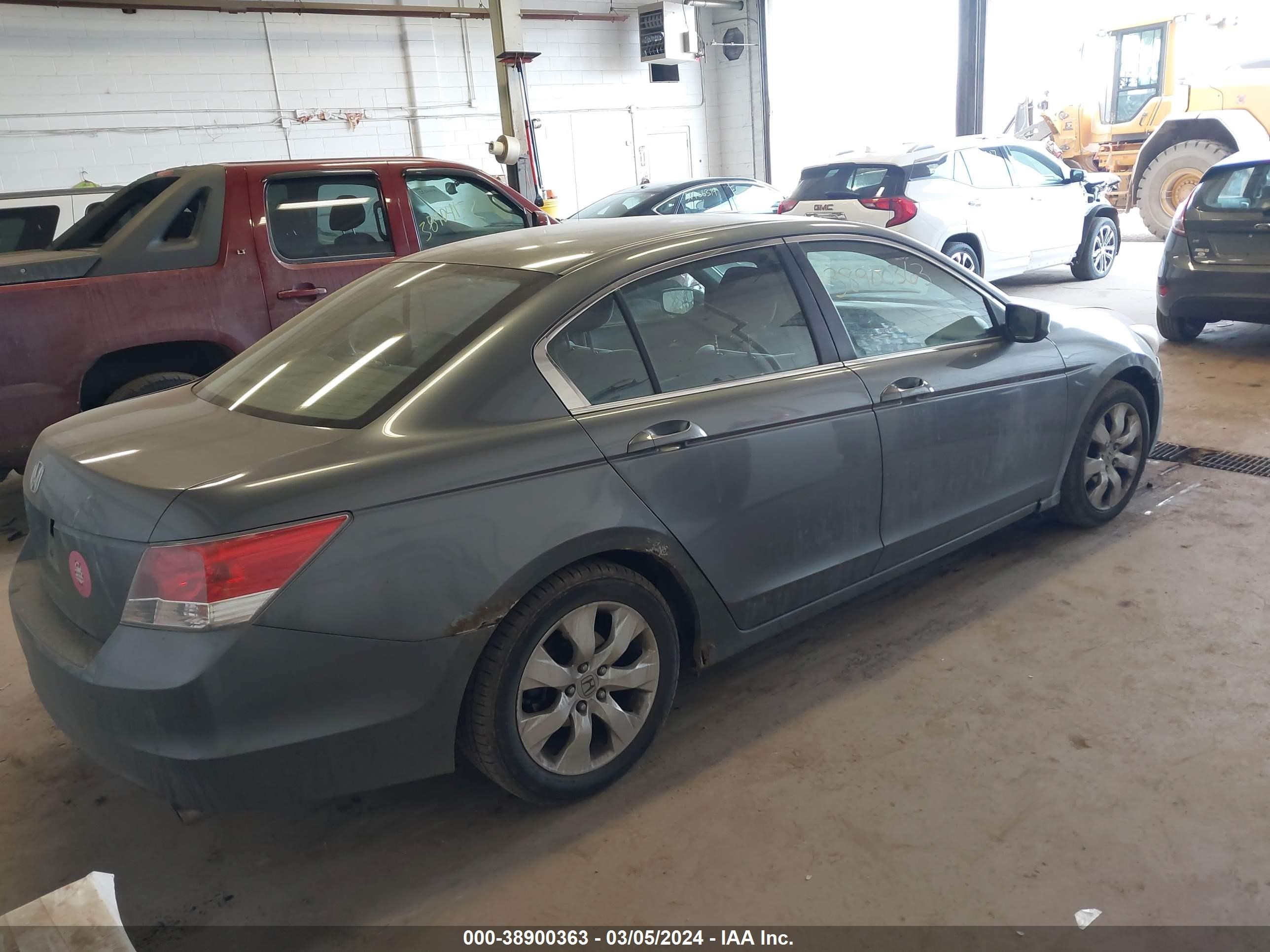 Photo 3 VIN: JHMCP26748C000858 - HONDA ACCORD 