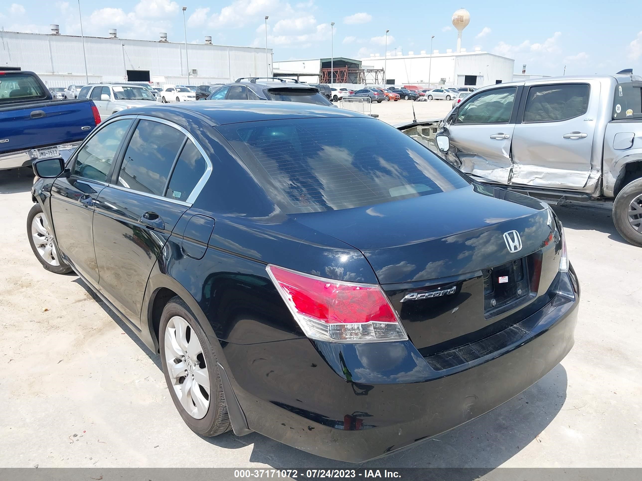 Photo 2 VIN: JHMCP26748C049980 - HONDA ACCORD 