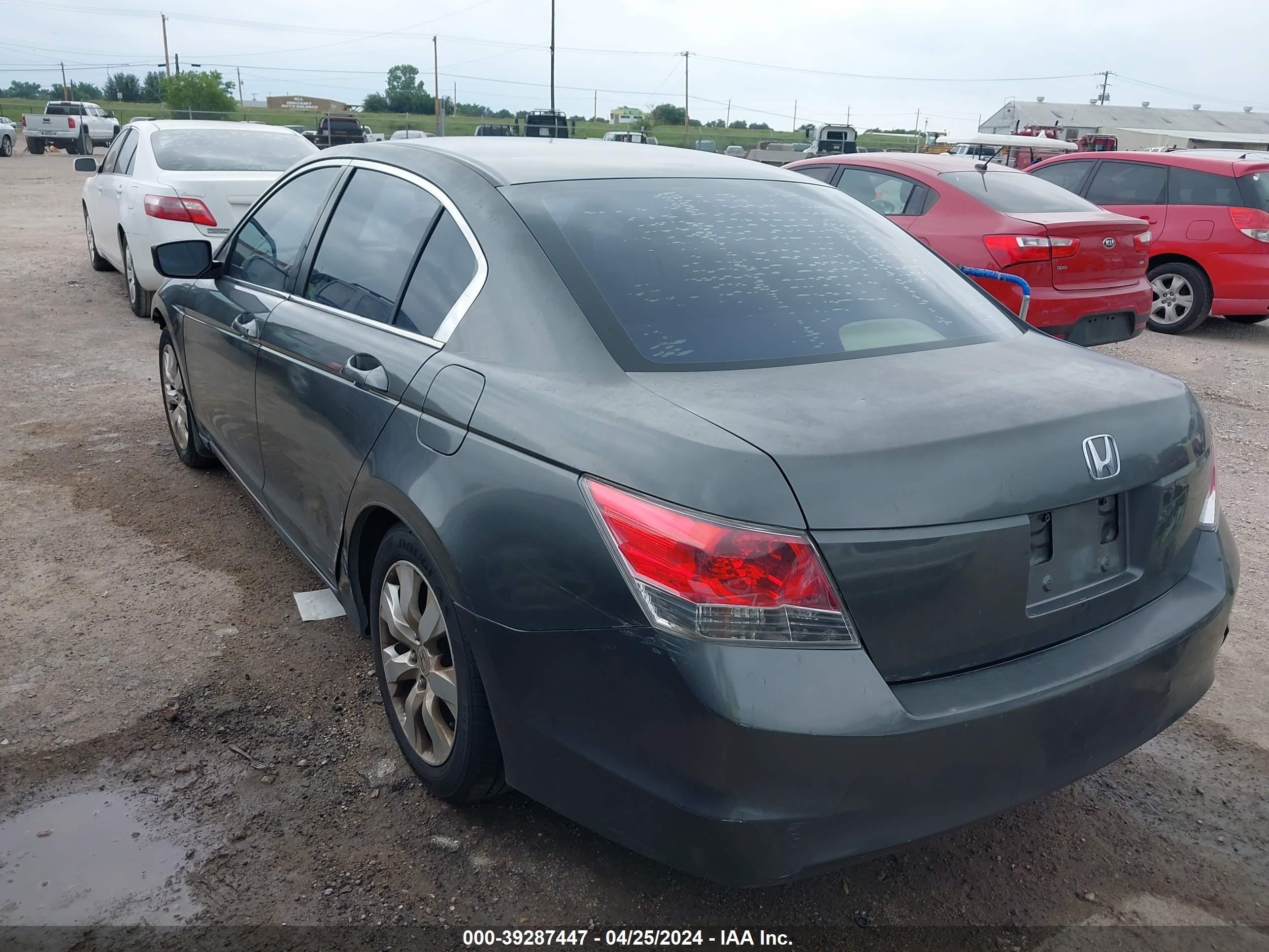 Photo 2 VIN: JHMCP26788C024516 - HONDA ACCORD 