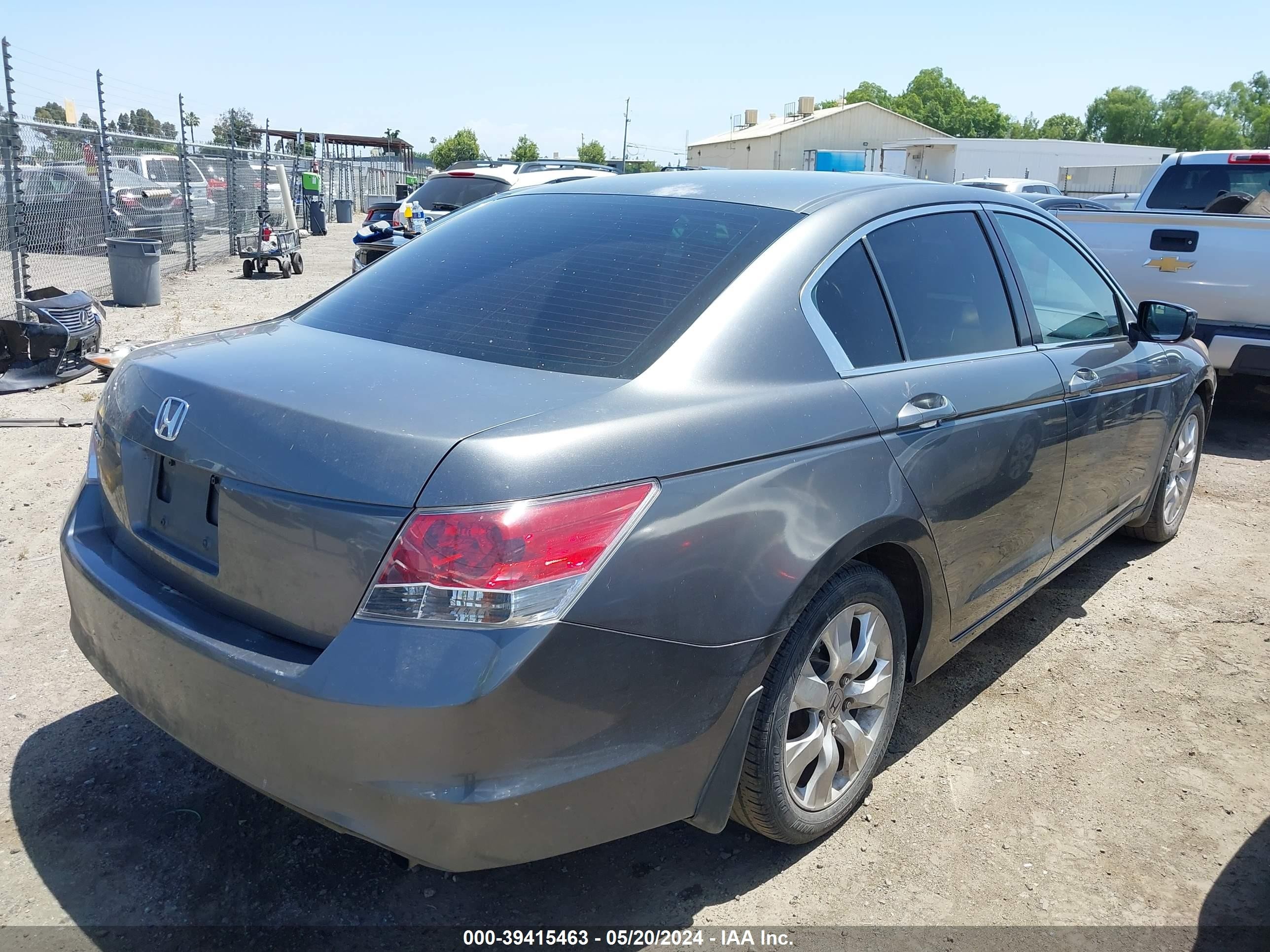 Photo 3 VIN: JHMCP267X8C001822 - HONDA ACCORD 