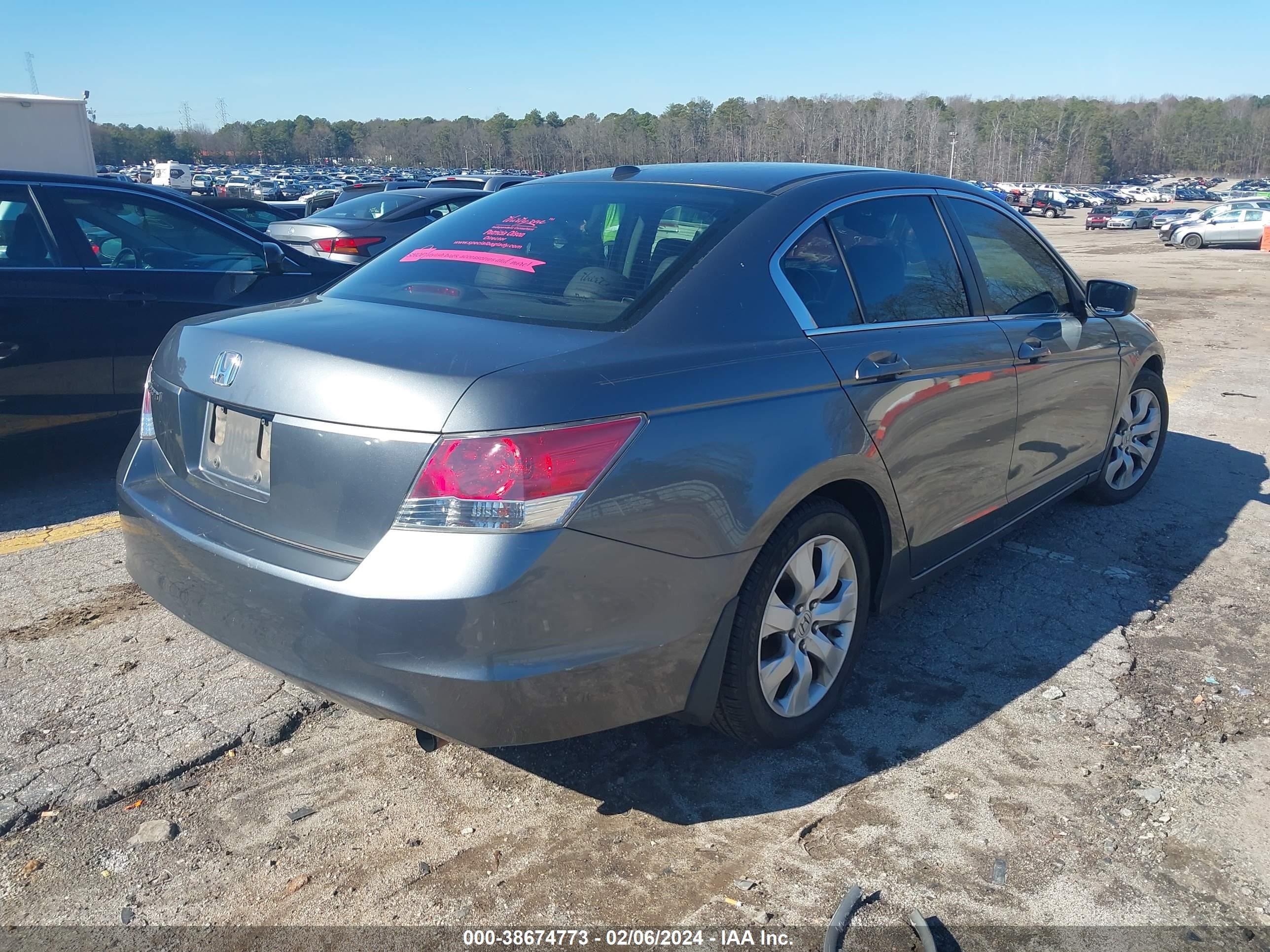 Photo 3 VIN: JHMCP26808C010067 - HONDA ACCORD 