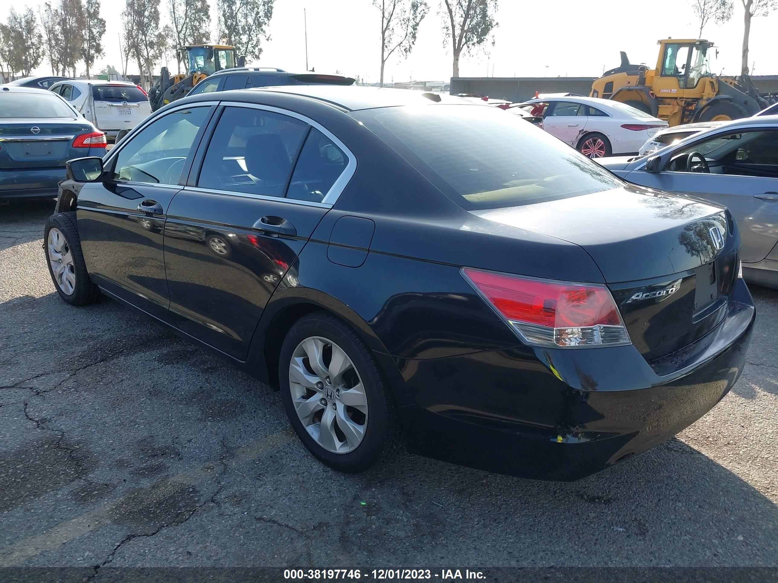 Photo 2 VIN: JHMCP26818C012457 - HONDA ACCORD 