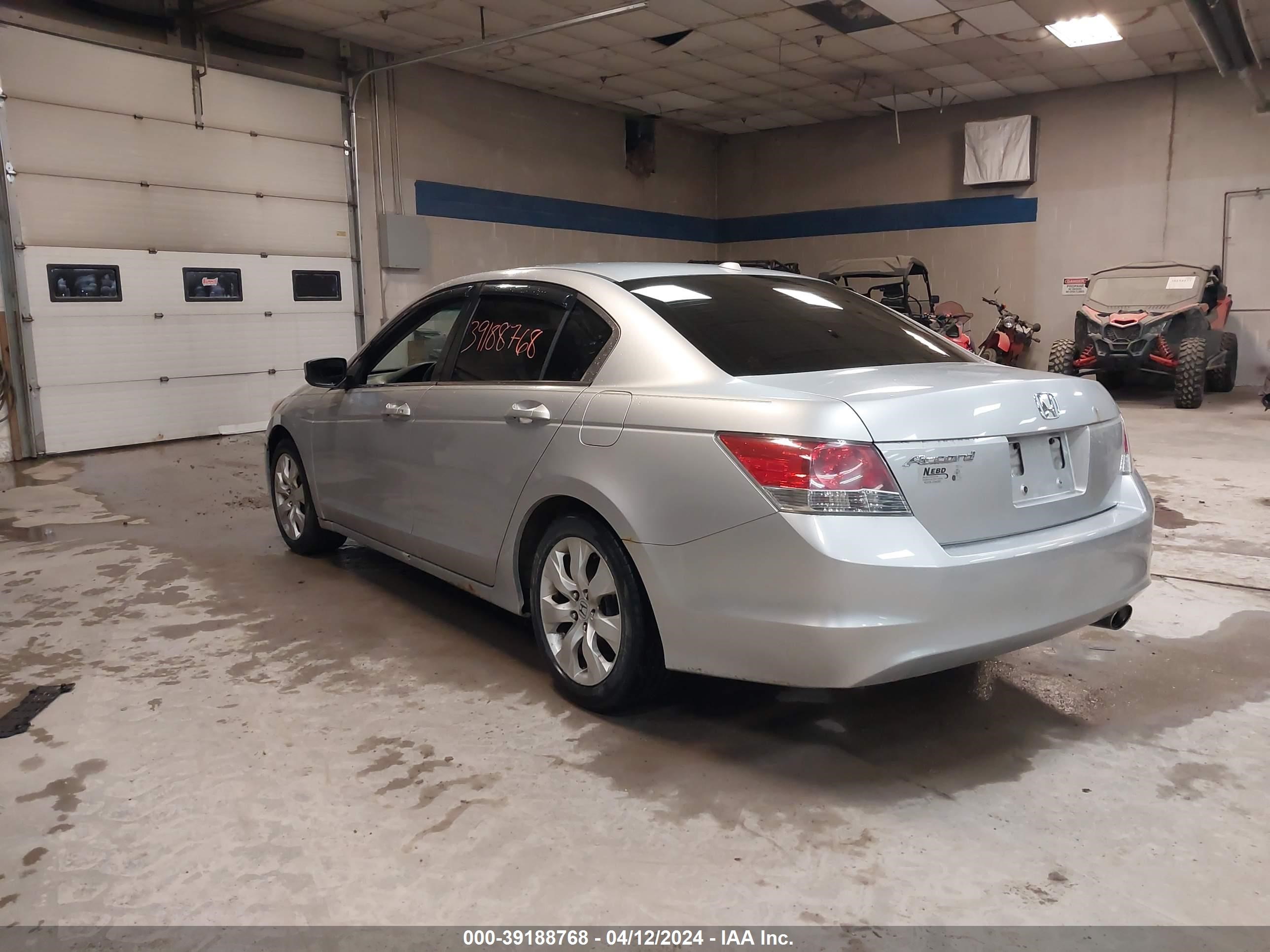 Photo 2 VIN: JHMCP26838C022861 - HONDA ACCORD 