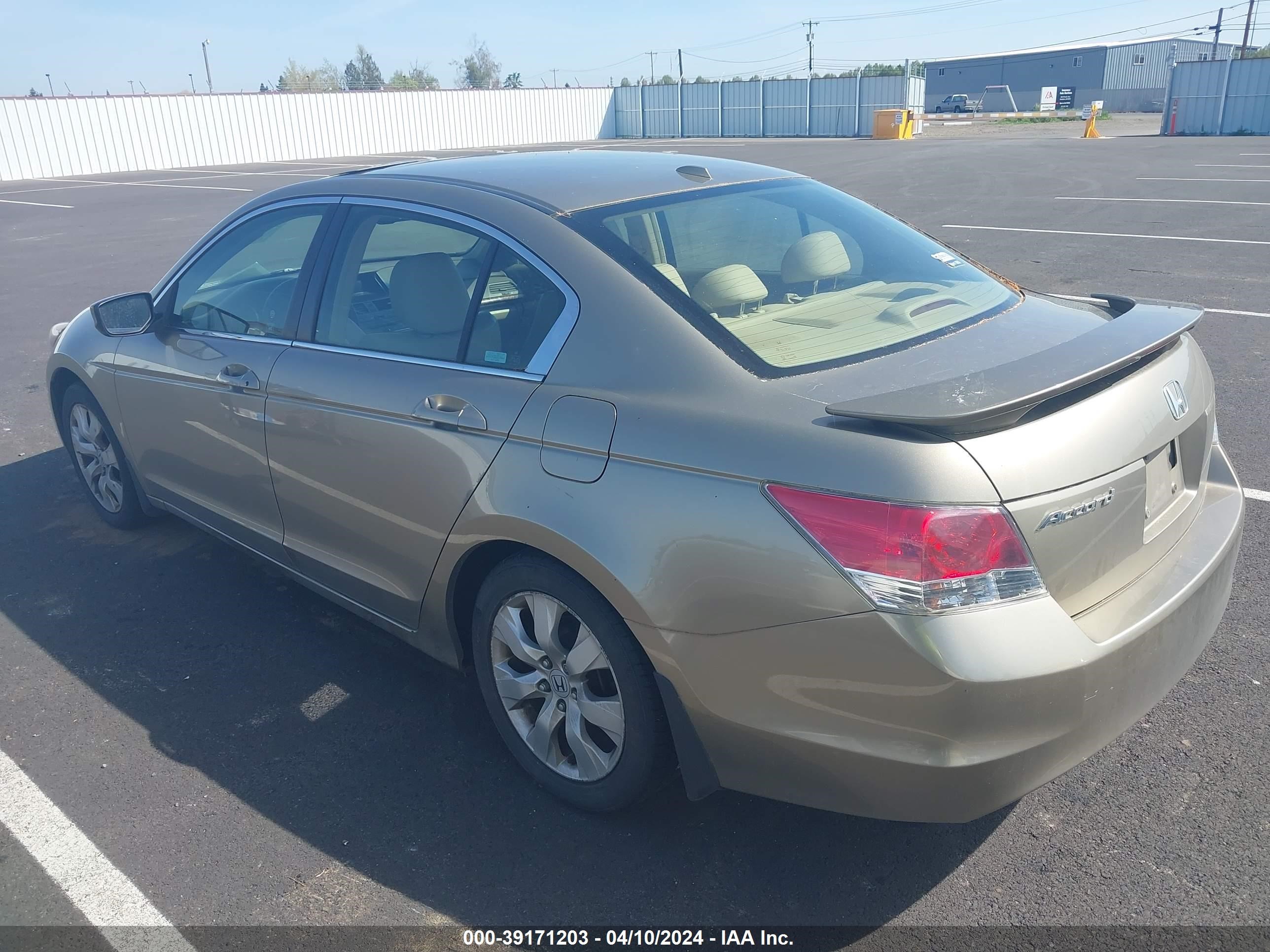 Photo 2 VIN: JHMCP26858C054968 - HONDA ACCORD 