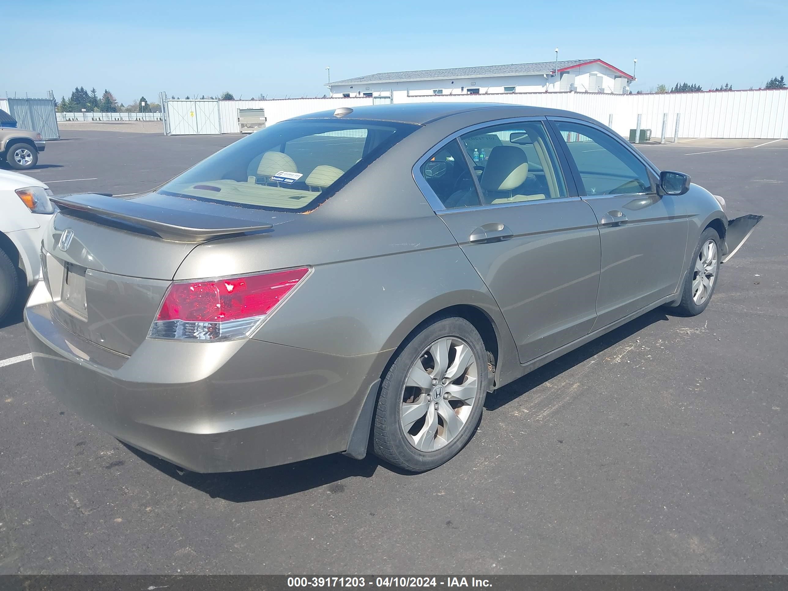 Photo 3 VIN: JHMCP26858C054968 - HONDA ACCORD 