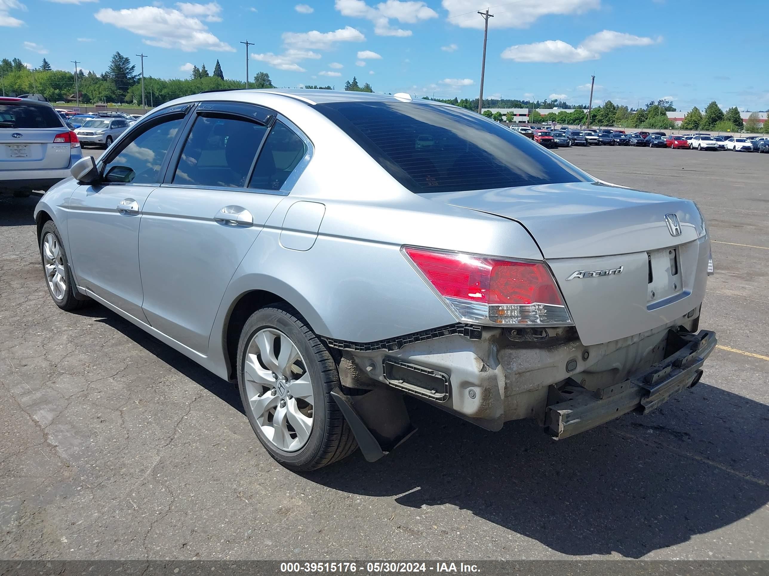 Photo 2 VIN: JHMCP26879C010052 - HONDA ACCORD 