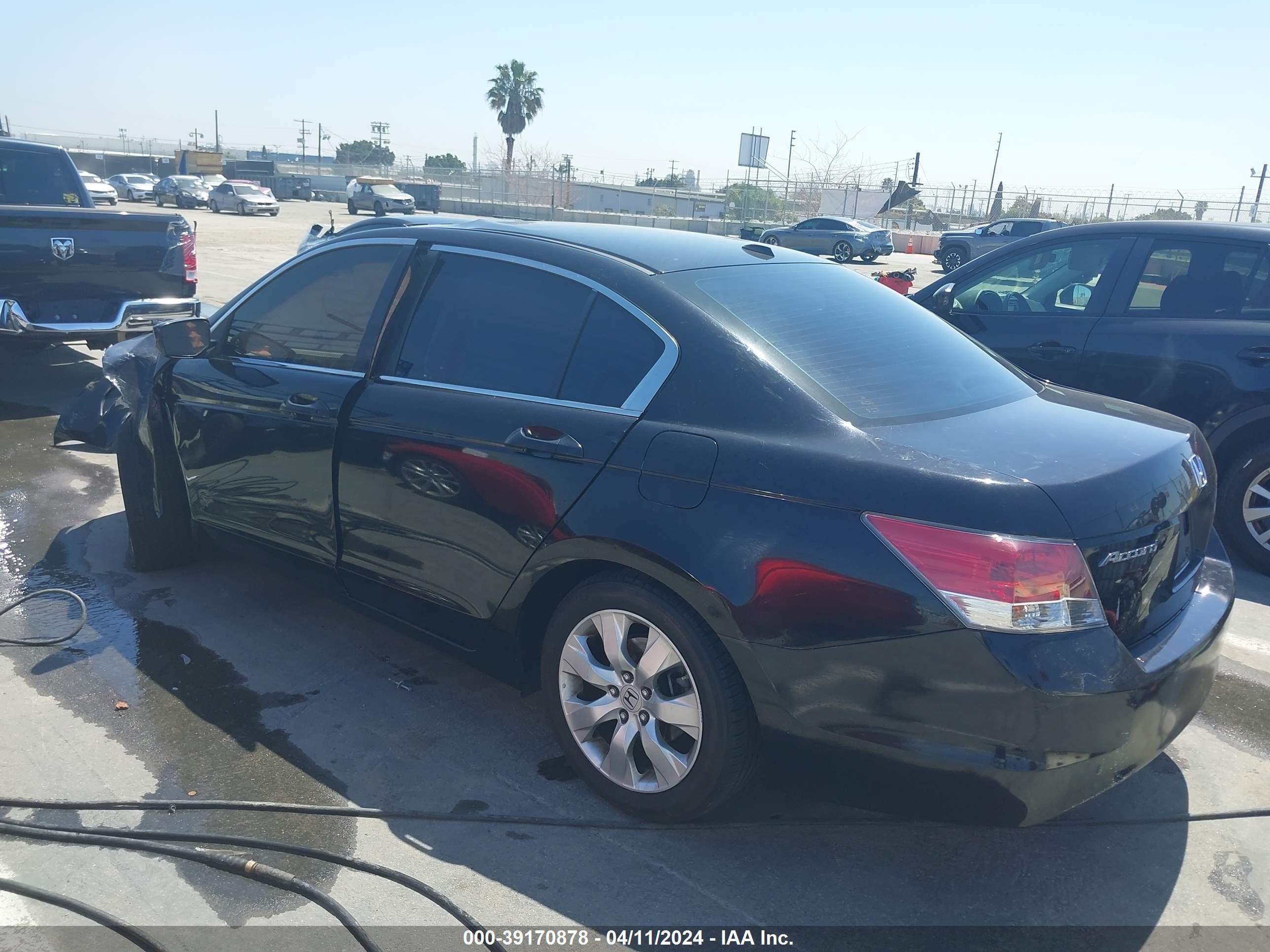 Photo 2 VIN: JHMCP26888C064779 - HONDA ACCORD 