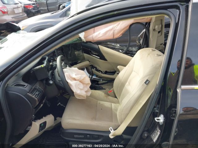 Photo 4 VIN: JHMCR6F32HC005054 - HONDA ACCORD 