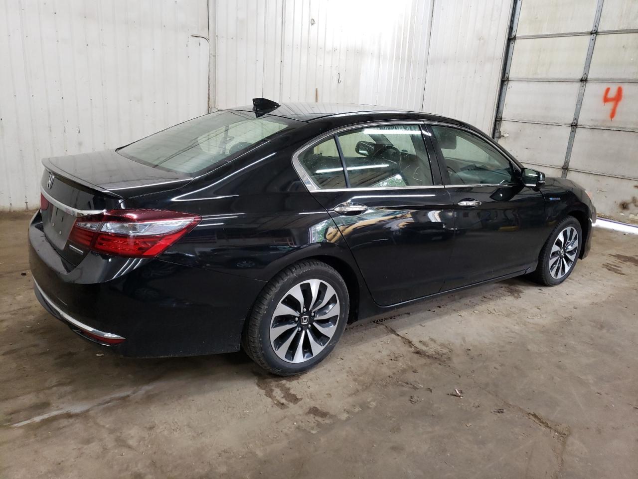 Photo 2 VIN: JHMCR6F52HC017027 - HONDA ACCORD 