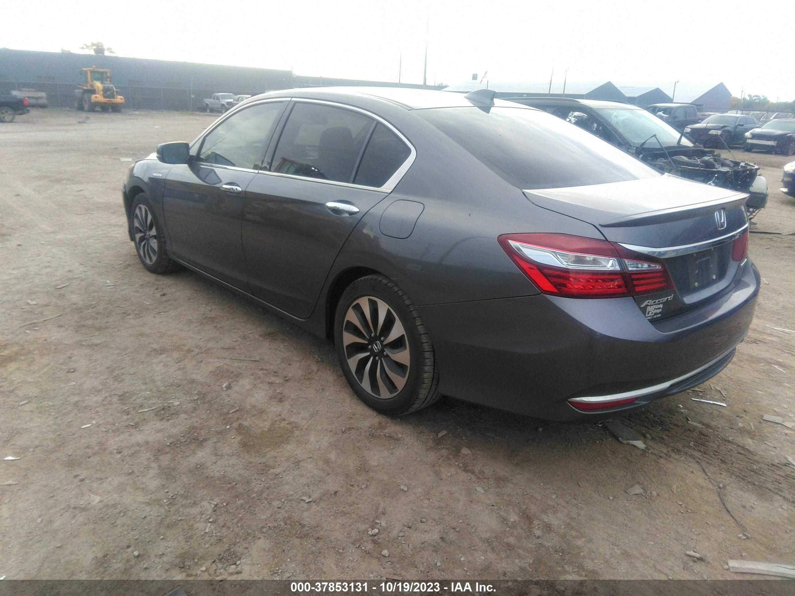 Photo 2 VIN: JHMCR6F55HC021542 - HONDA ACCORD 