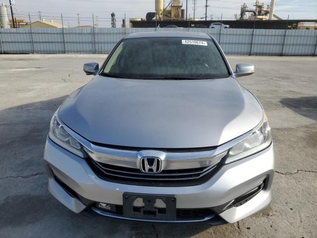 Photo 4 VIN: JHMCR6F56HC011649 - HONDA ACCORD 