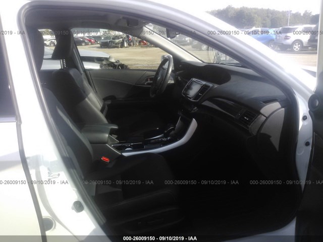 Photo 4 VIN: JHMCR6F57HC003933 - HONDA ACCORD HYBRID 