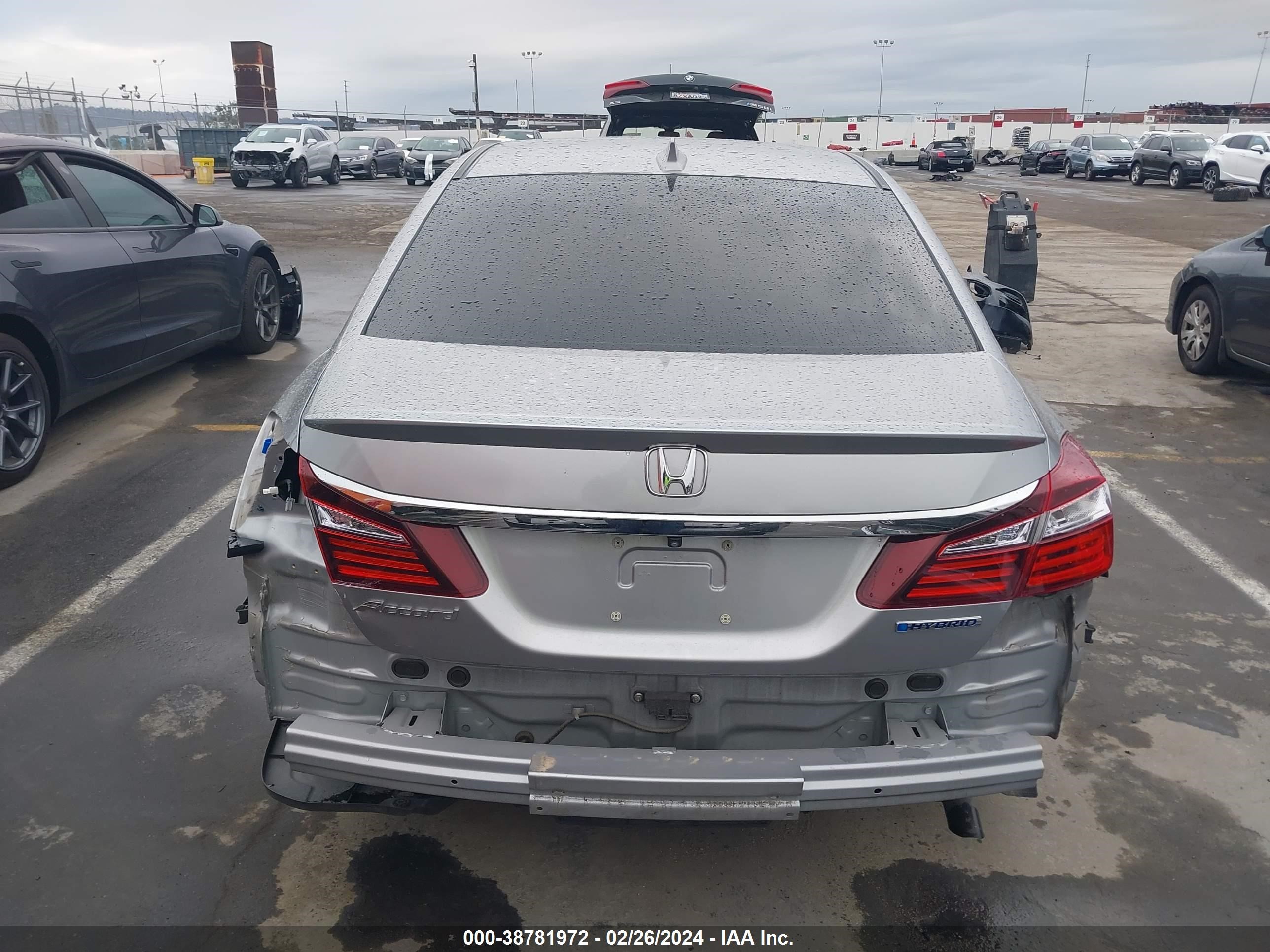 Photo 16 VIN: JHMCR6F58HC022832 - HONDA ACCORD 