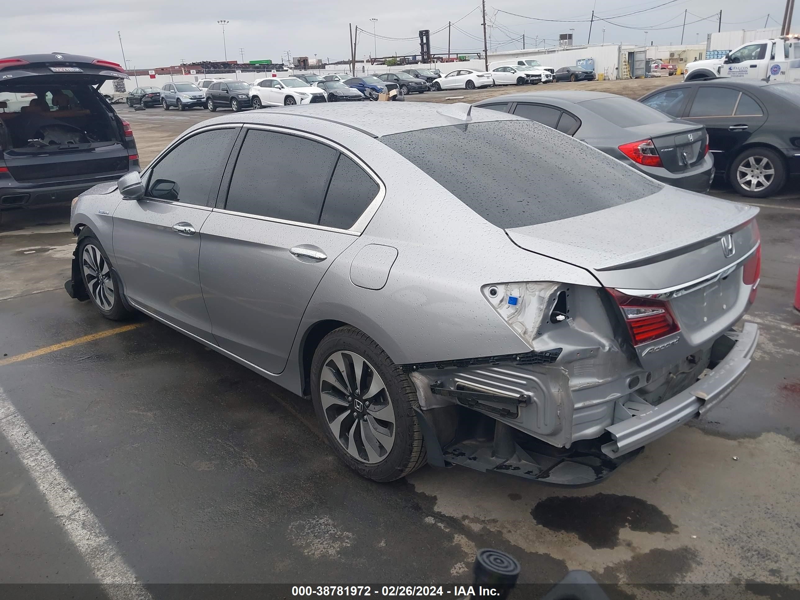 Photo 2 VIN: JHMCR6F58HC022832 - HONDA ACCORD 