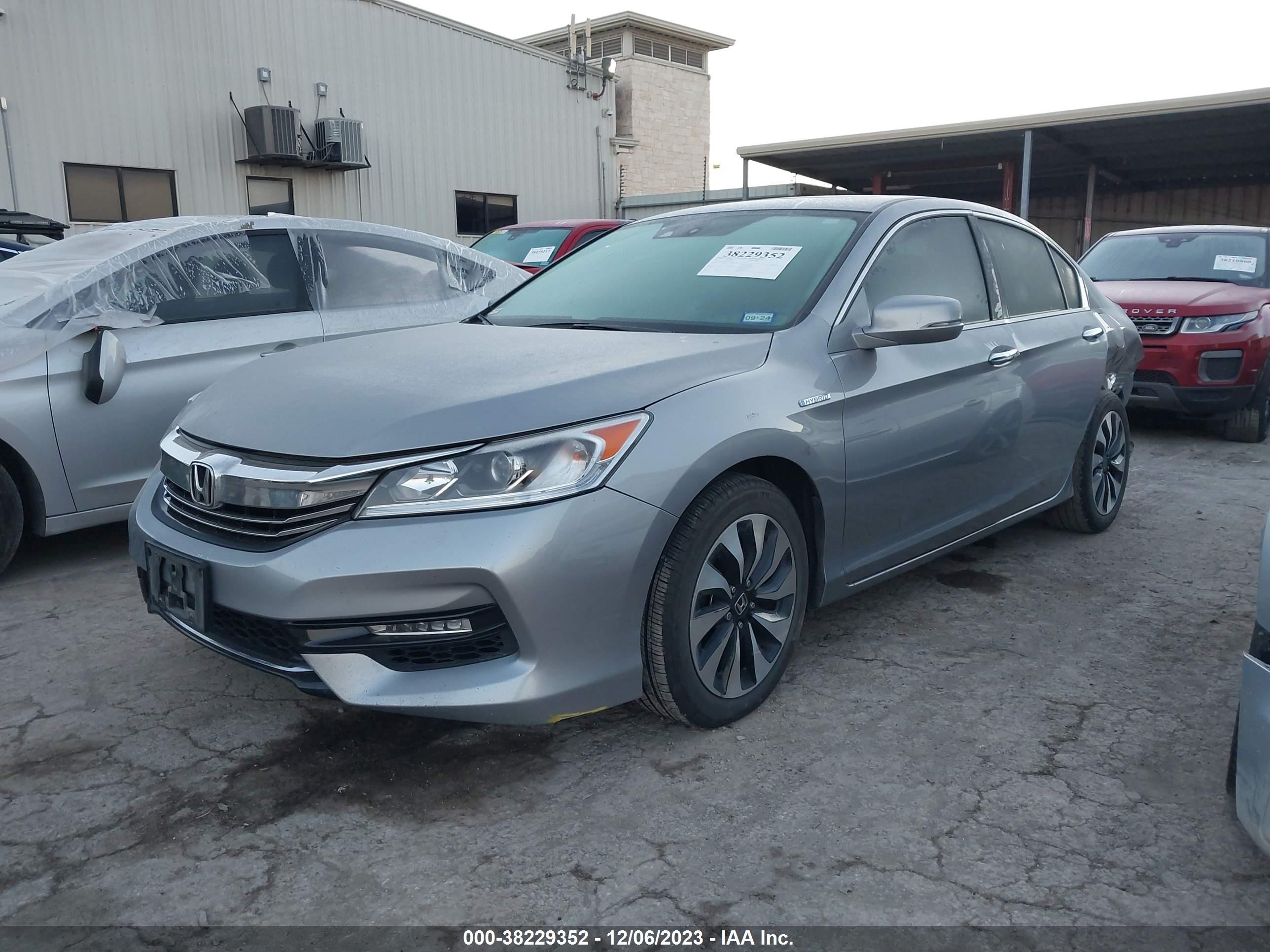 Photo 1 VIN: JHMCR6F59HC005540 - HONDA ACCORD 