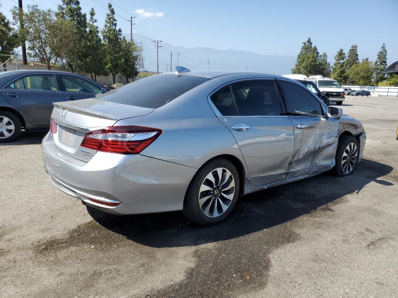 Photo 2 VIN: JHMCR6F71HC020146 - HONDA ACCORD 