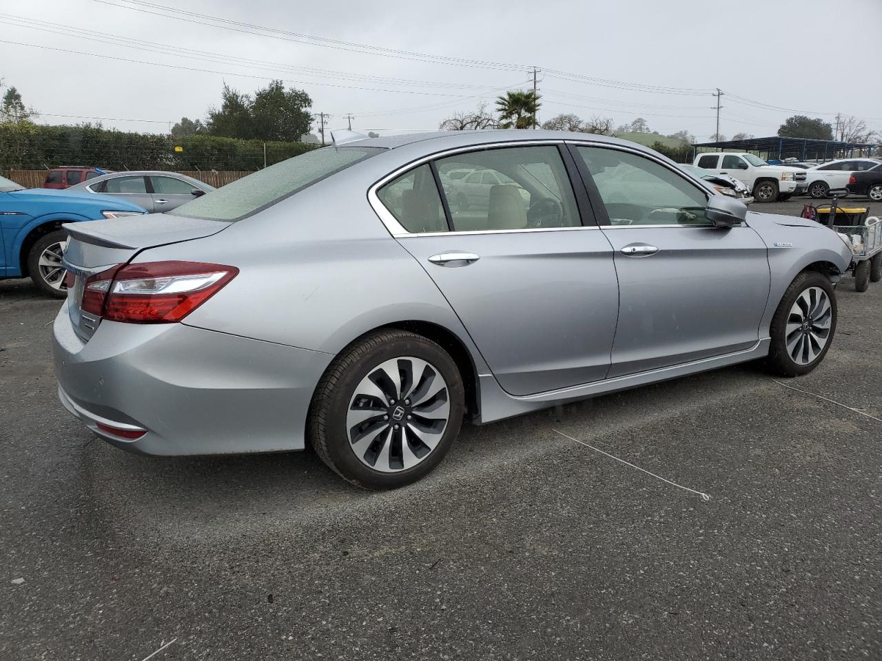 Photo 2 VIN: JHMCR6F71HC020163 - HONDA ACCORD 