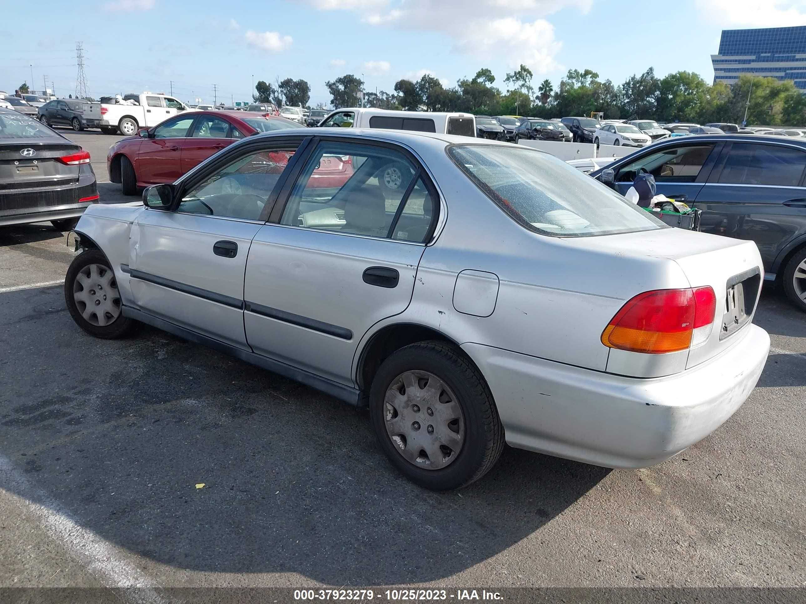 Photo 2 VIN: JHMEJ6672WS001740 - HONDA CIVIC 