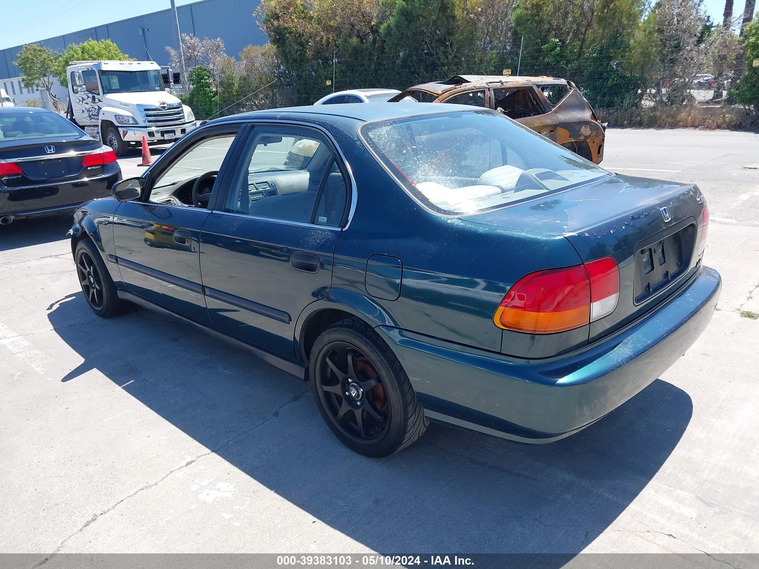 Photo 2 VIN: JHMEJ6675WS002610 - HONDA CIVIC 