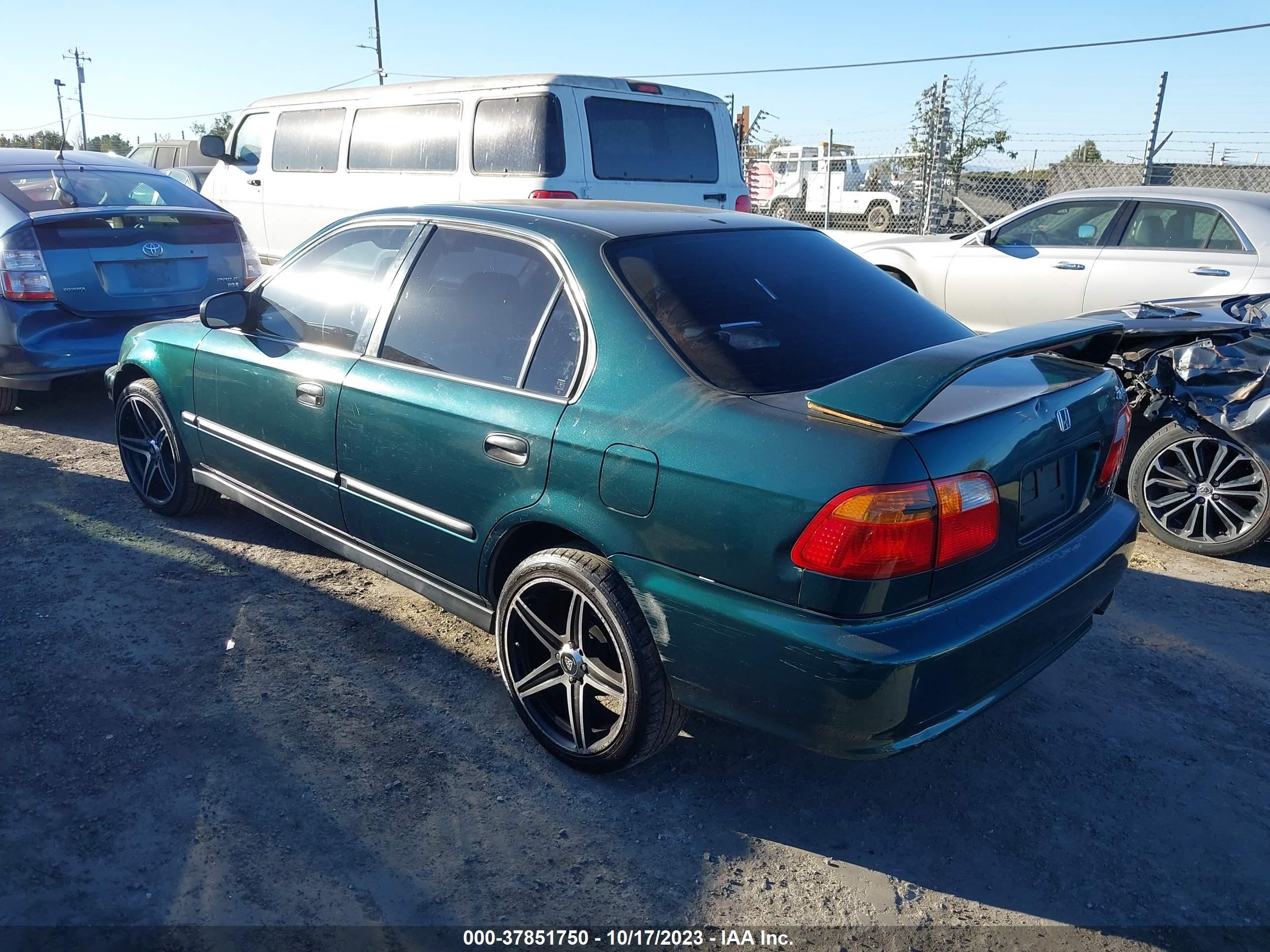 Photo 2 VIN: JHMEJ6675XS003631 - HONDA CIVIC 