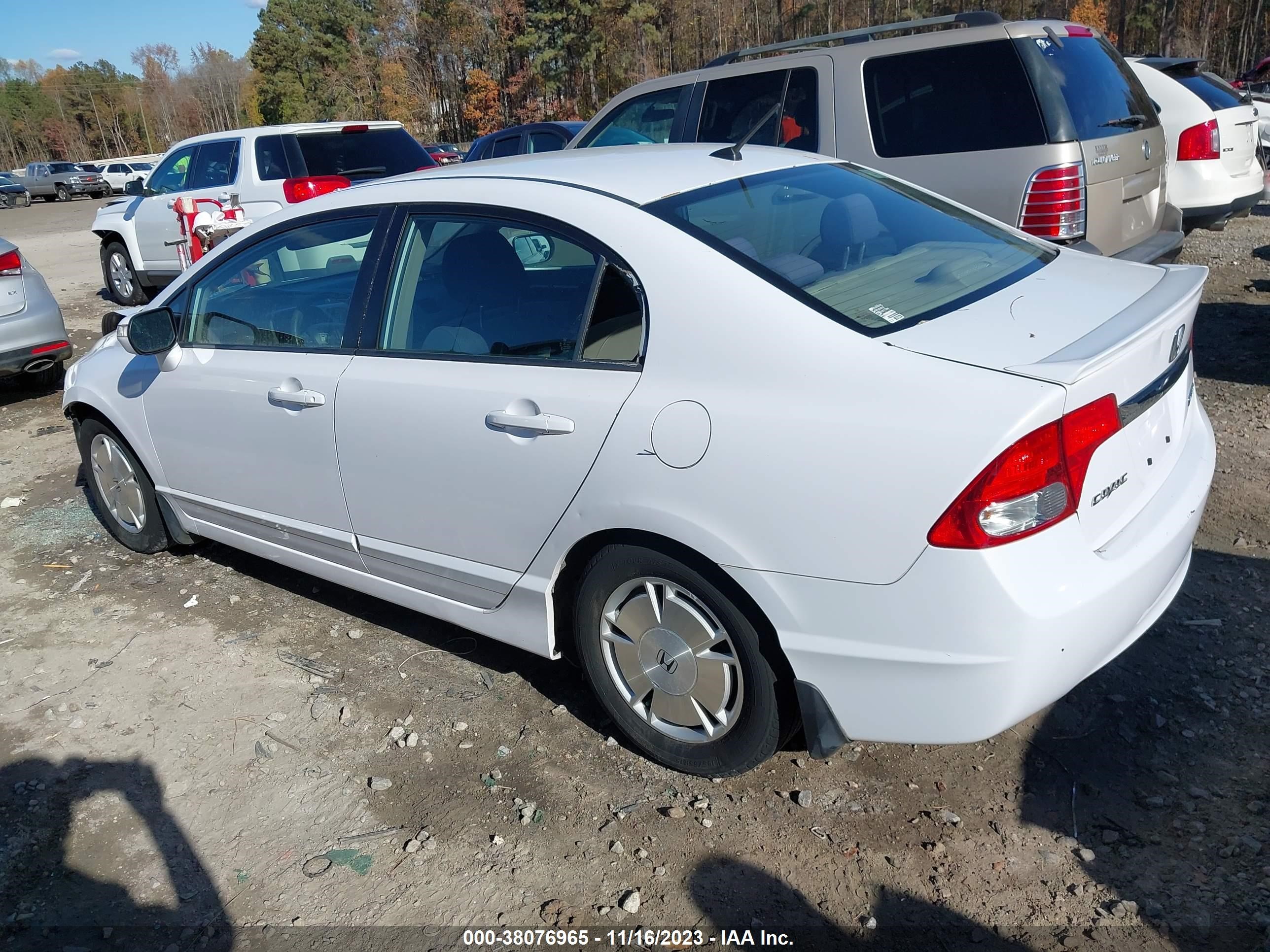 Photo 2 VIN: JHMFA3F20AS000683 - HONDA CIVIC 