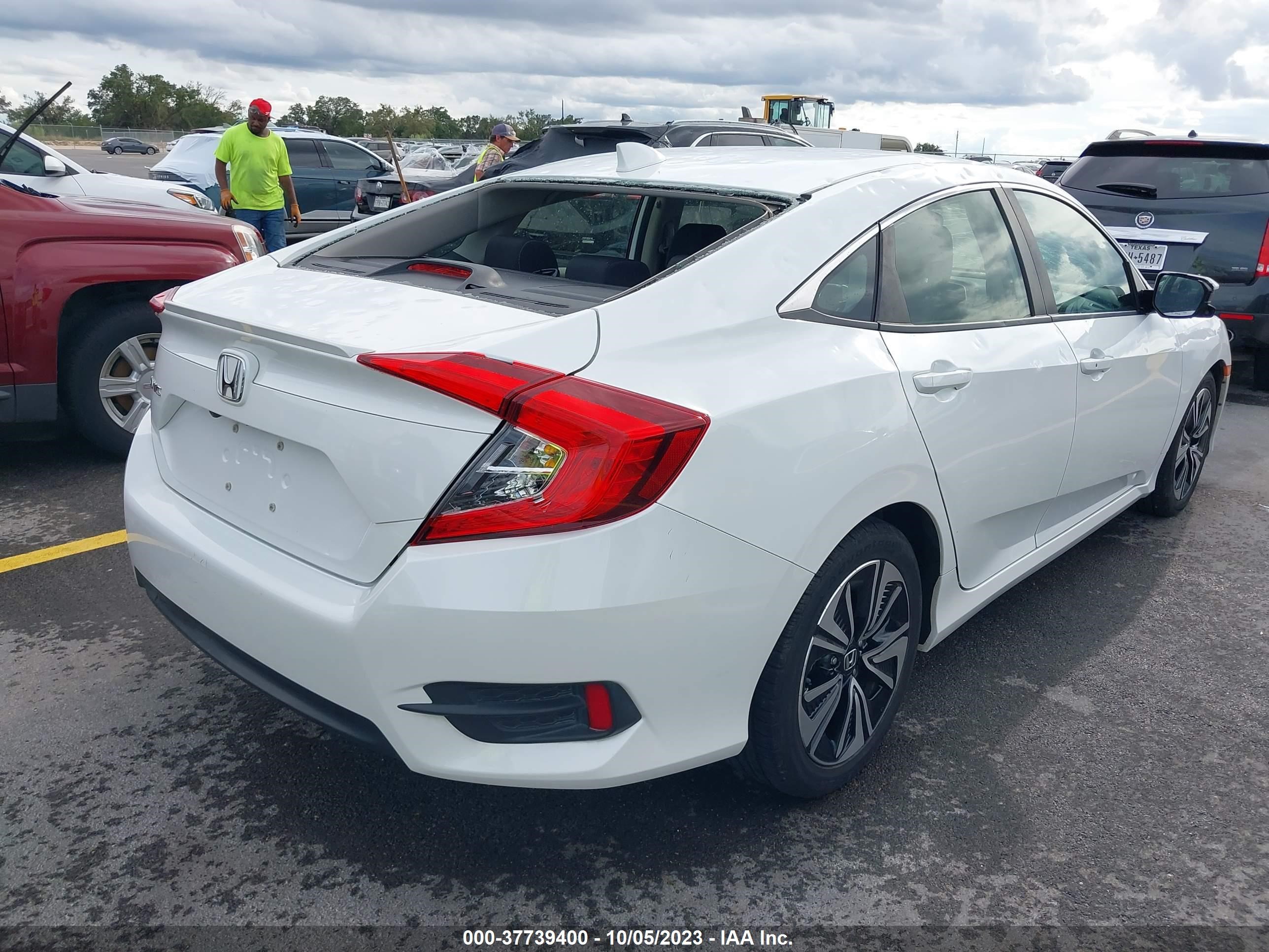 Photo 3 VIN: JHMFC1F30JX022306 - HONDA CIVIC 