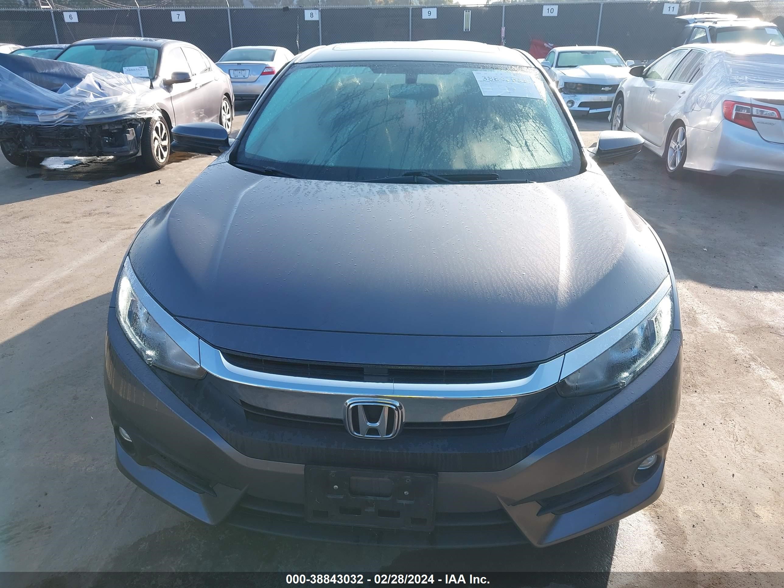 Photo 11 VIN: JHMFC1F36JX009236 - HONDA CIVIC 