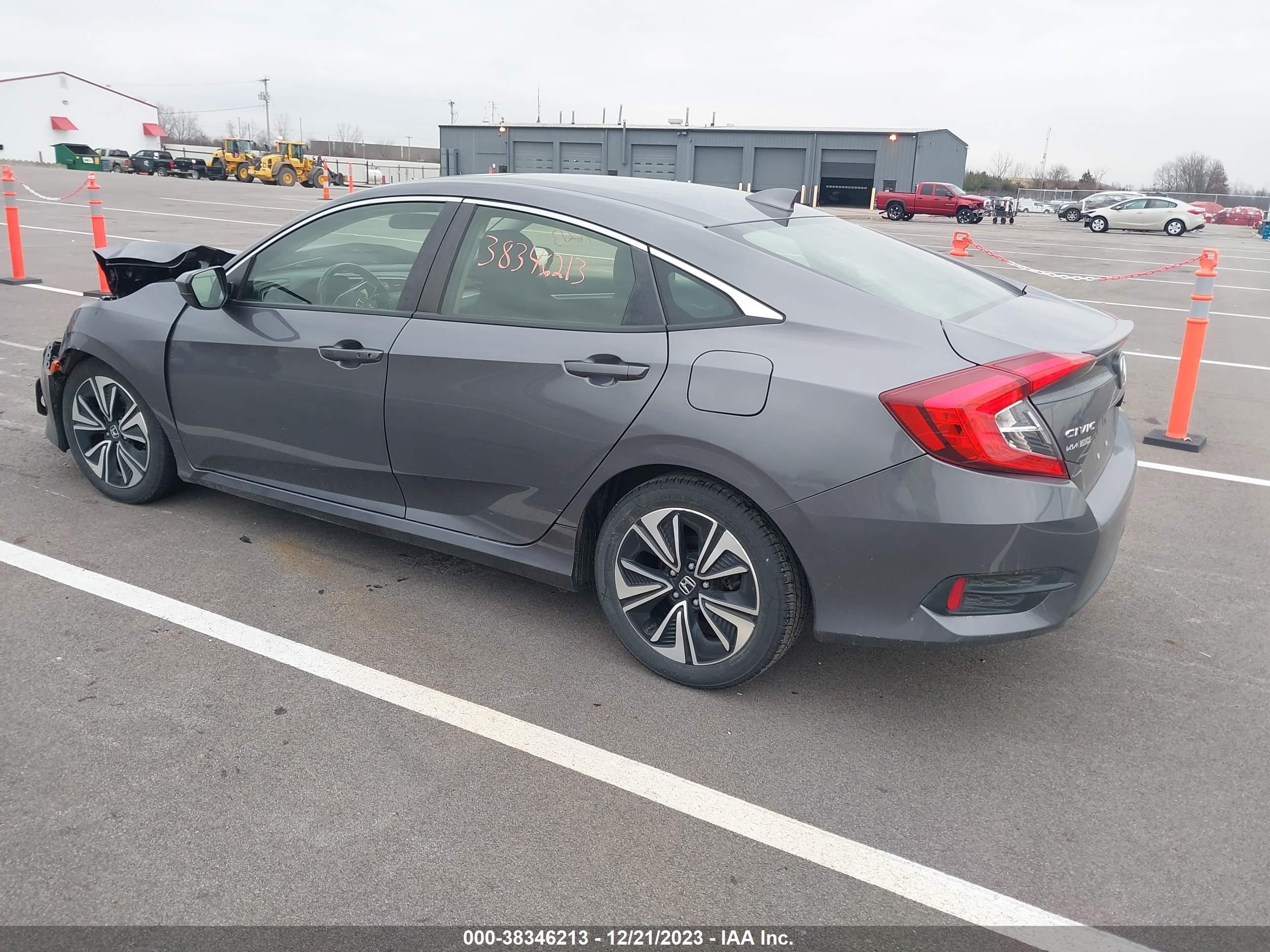 Photo 2 VIN: JHMFC1F38JX022697 - HONDA CIVIC 