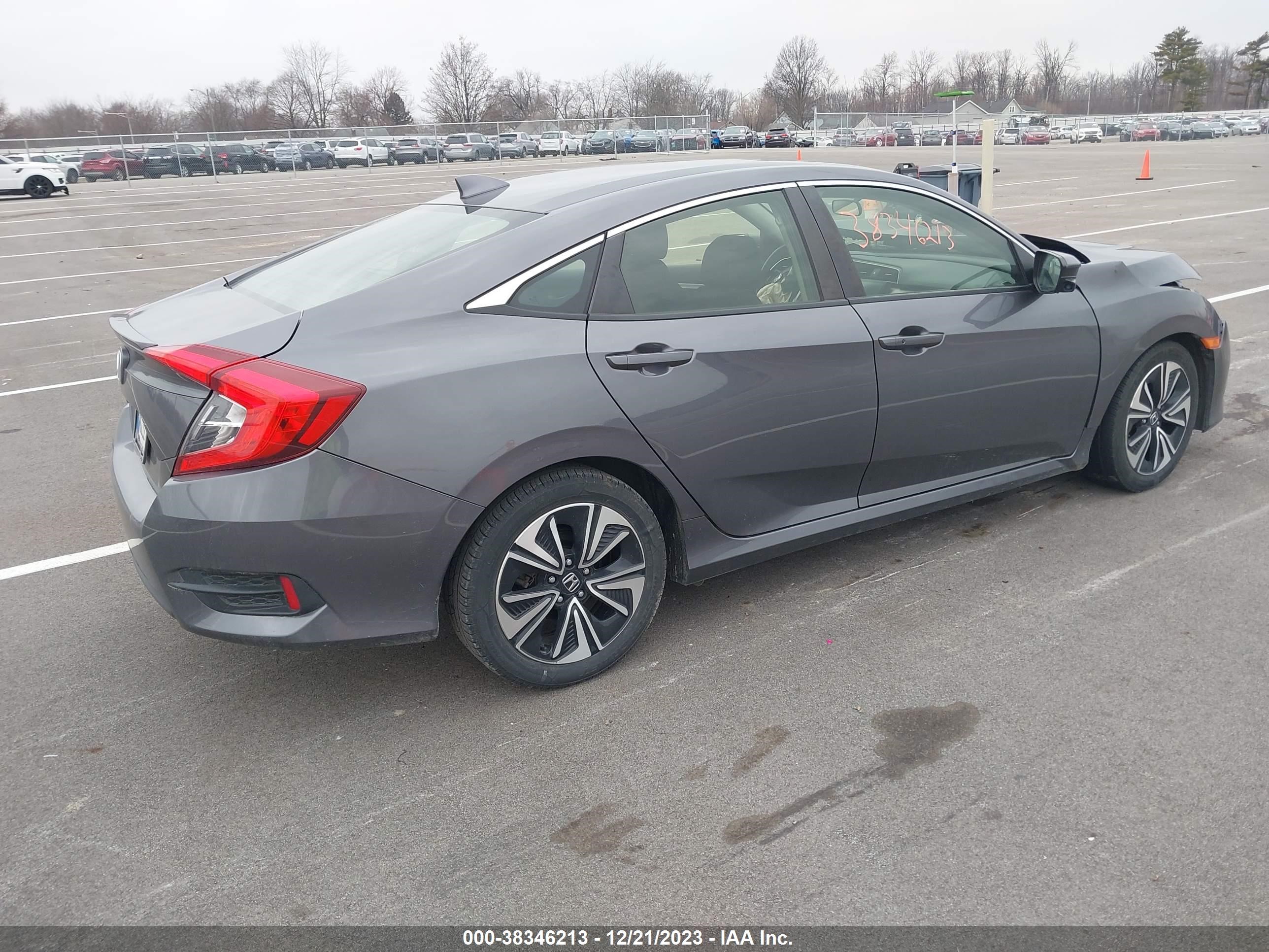 Photo 3 VIN: JHMFC1F38JX022697 - HONDA CIVIC 