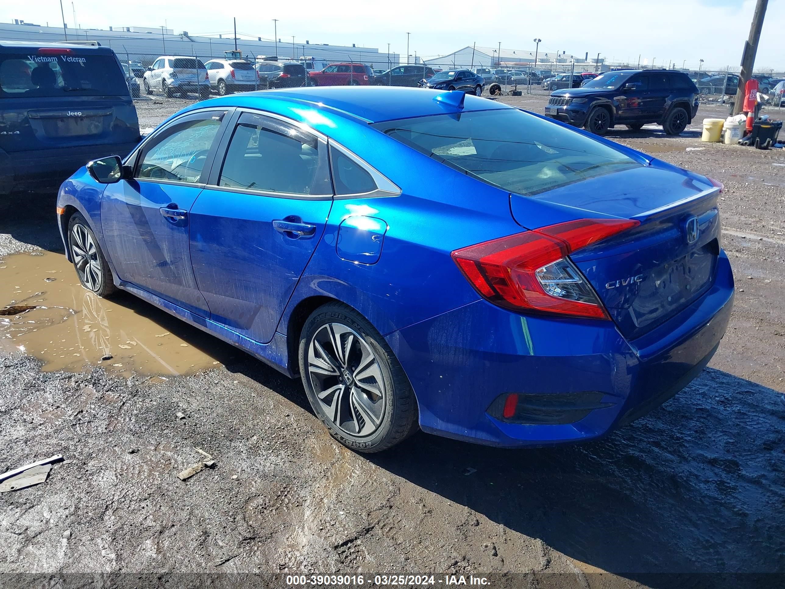 Photo 2 VIN: JHMFC1F39JX043459 - HONDA CIVIC 