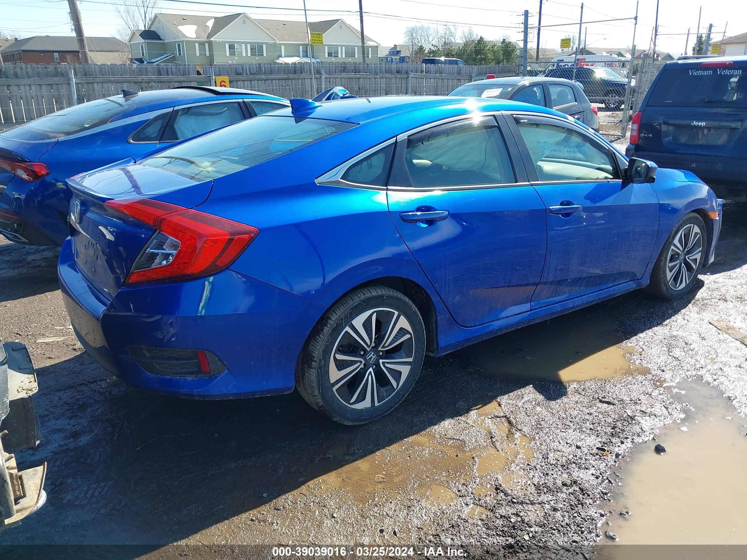 Photo 3 VIN: JHMFC1F39JX043459 - HONDA CIVIC 