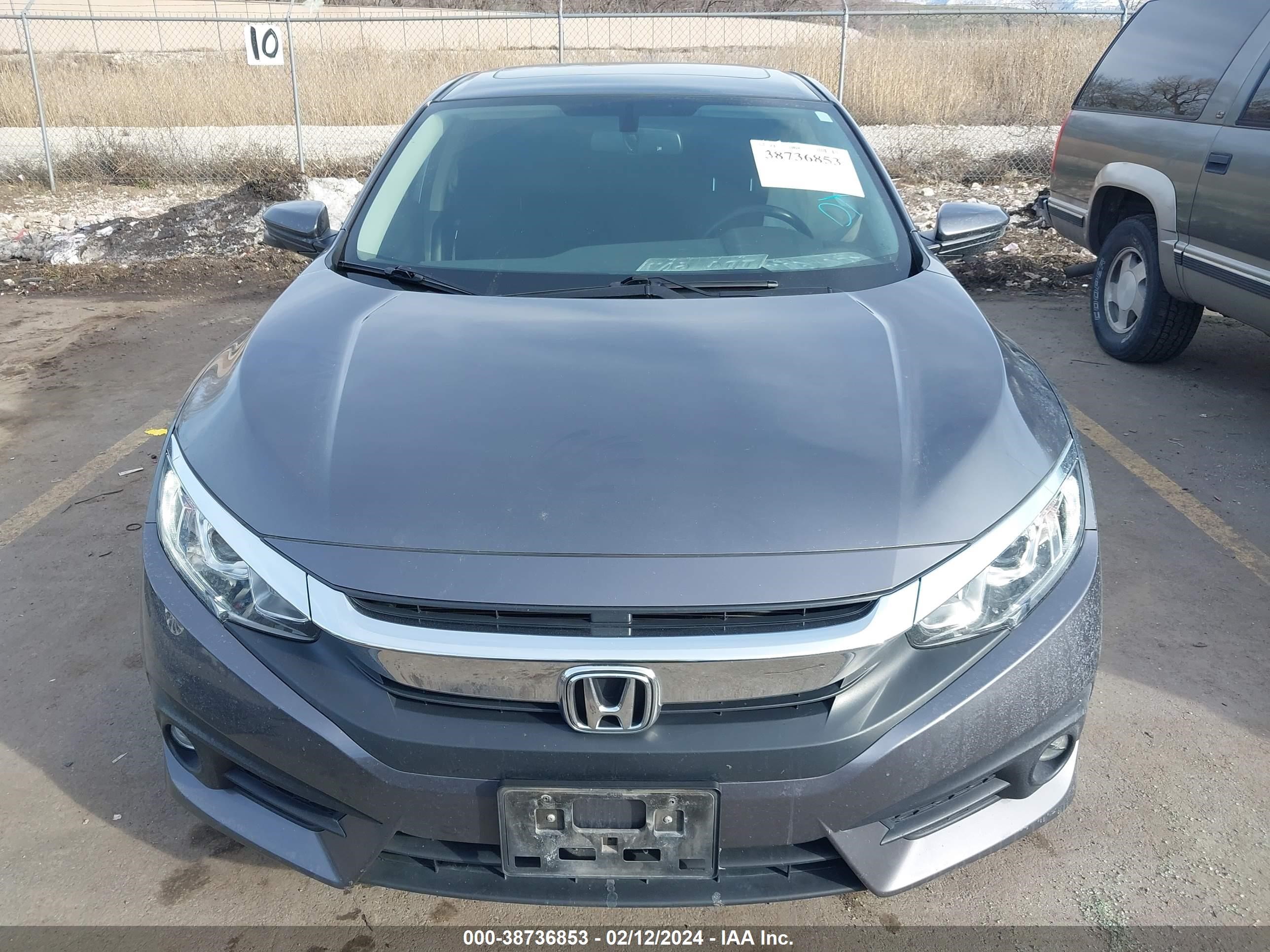 Photo 11 VIN: JHMFC1F77JX009085 - HONDA CIVIC 