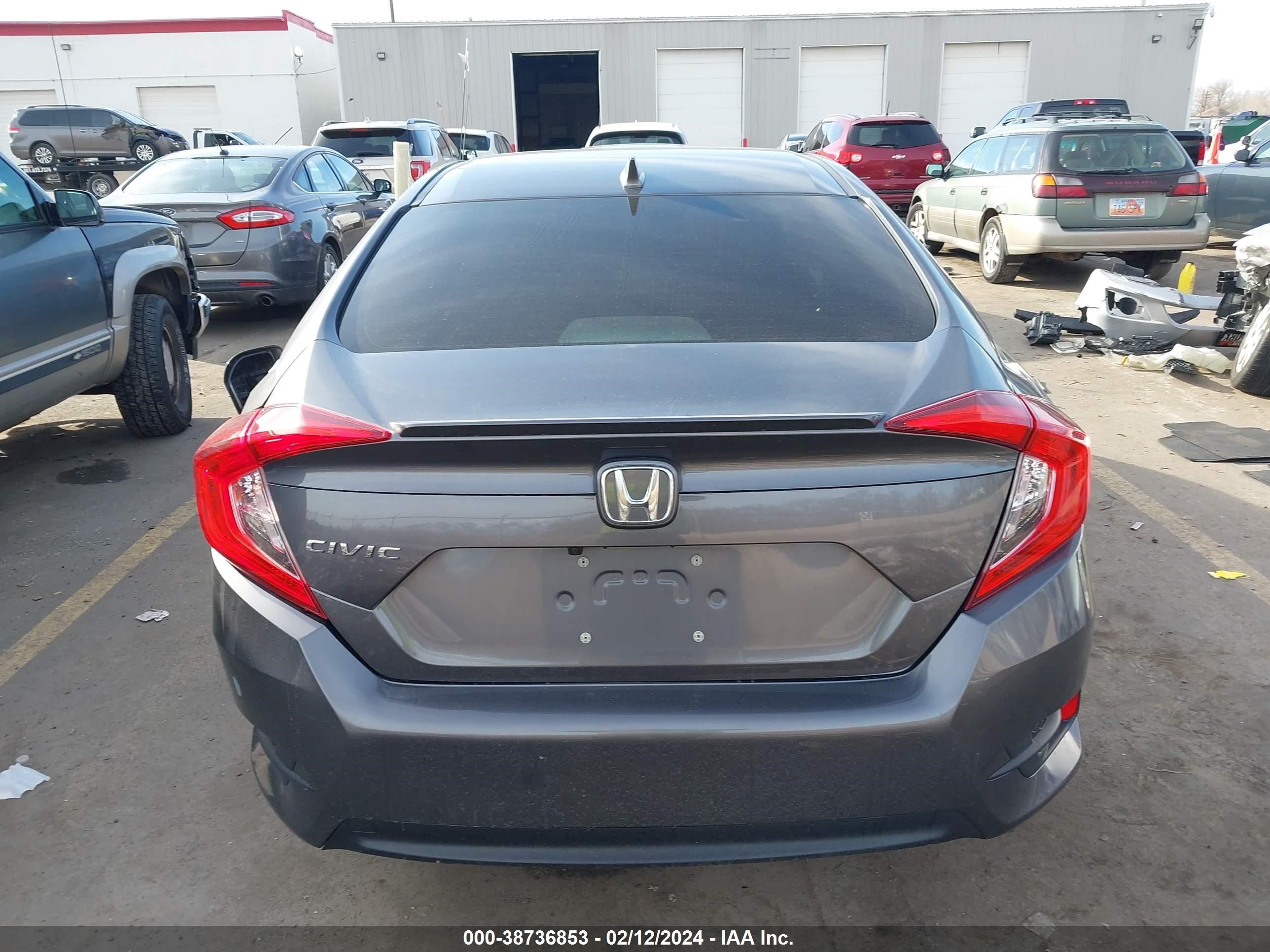 Photo 15 VIN: JHMFC1F77JX009085 - HONDA CIVIC 