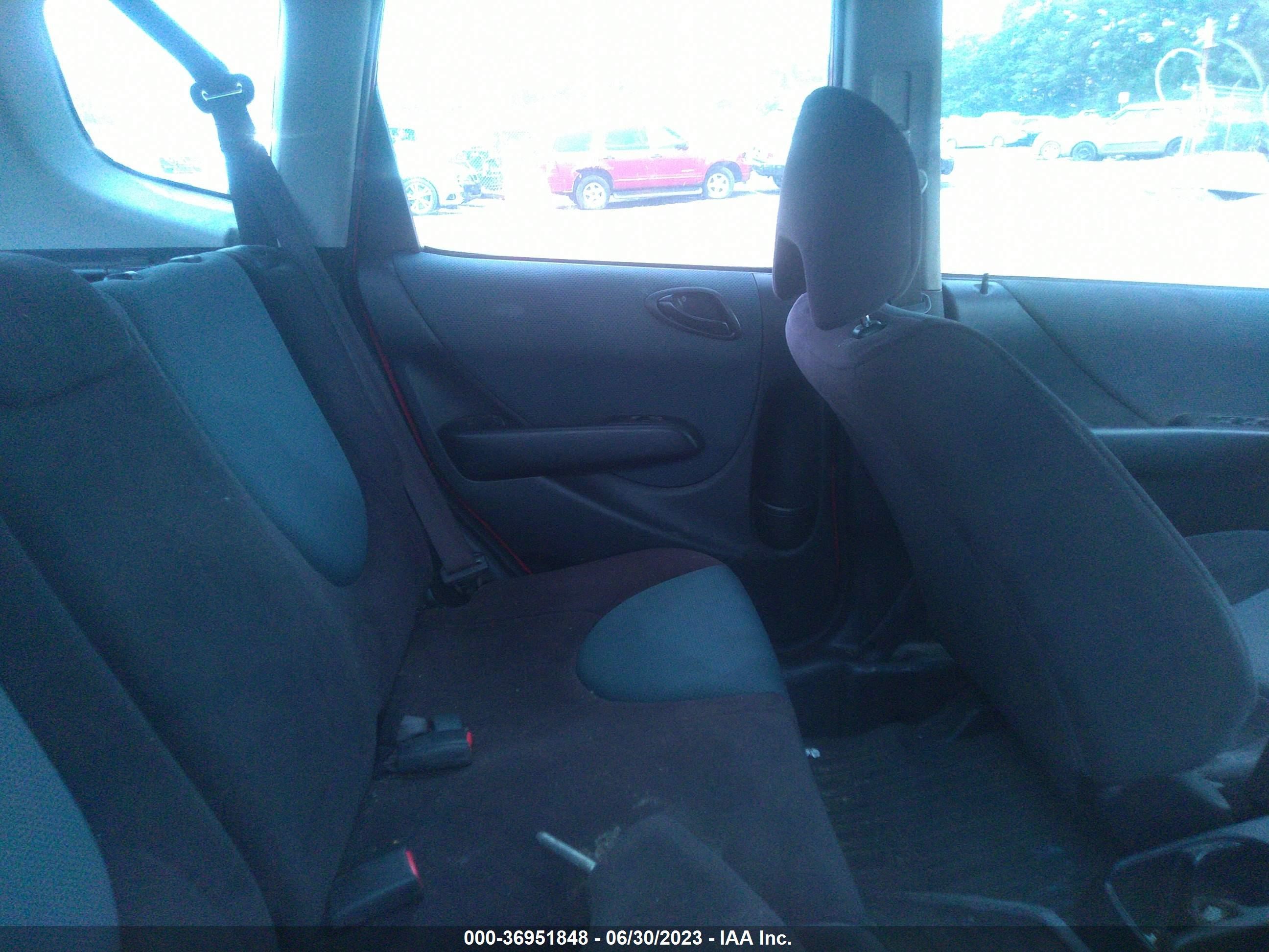 Photo 7 VIN: JHMGD374X8S063974 - HONDA FIT 