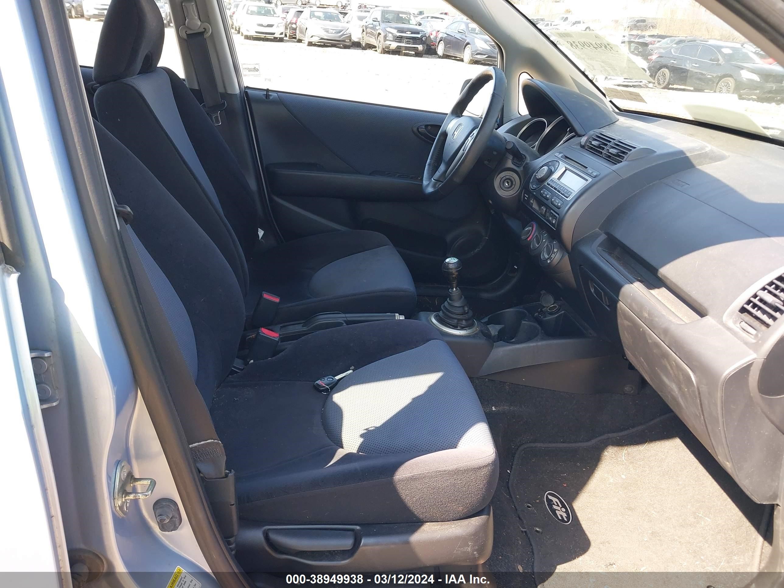 Photo 4 VIN: JHMGD37638S009935 - HONDA FIT 