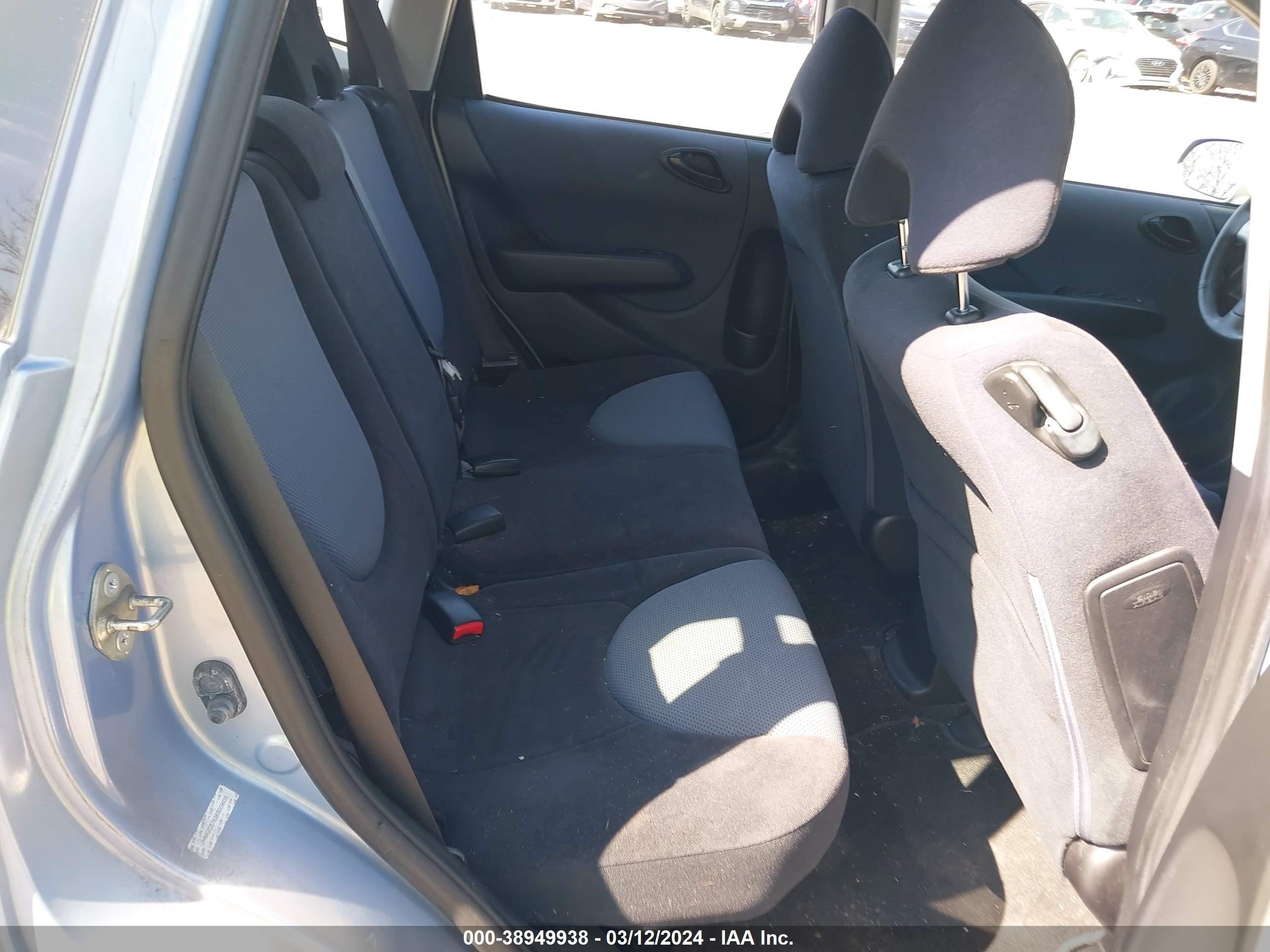 Photo 7 VIN: JHMGD37638S009935 - HONDA FIT 