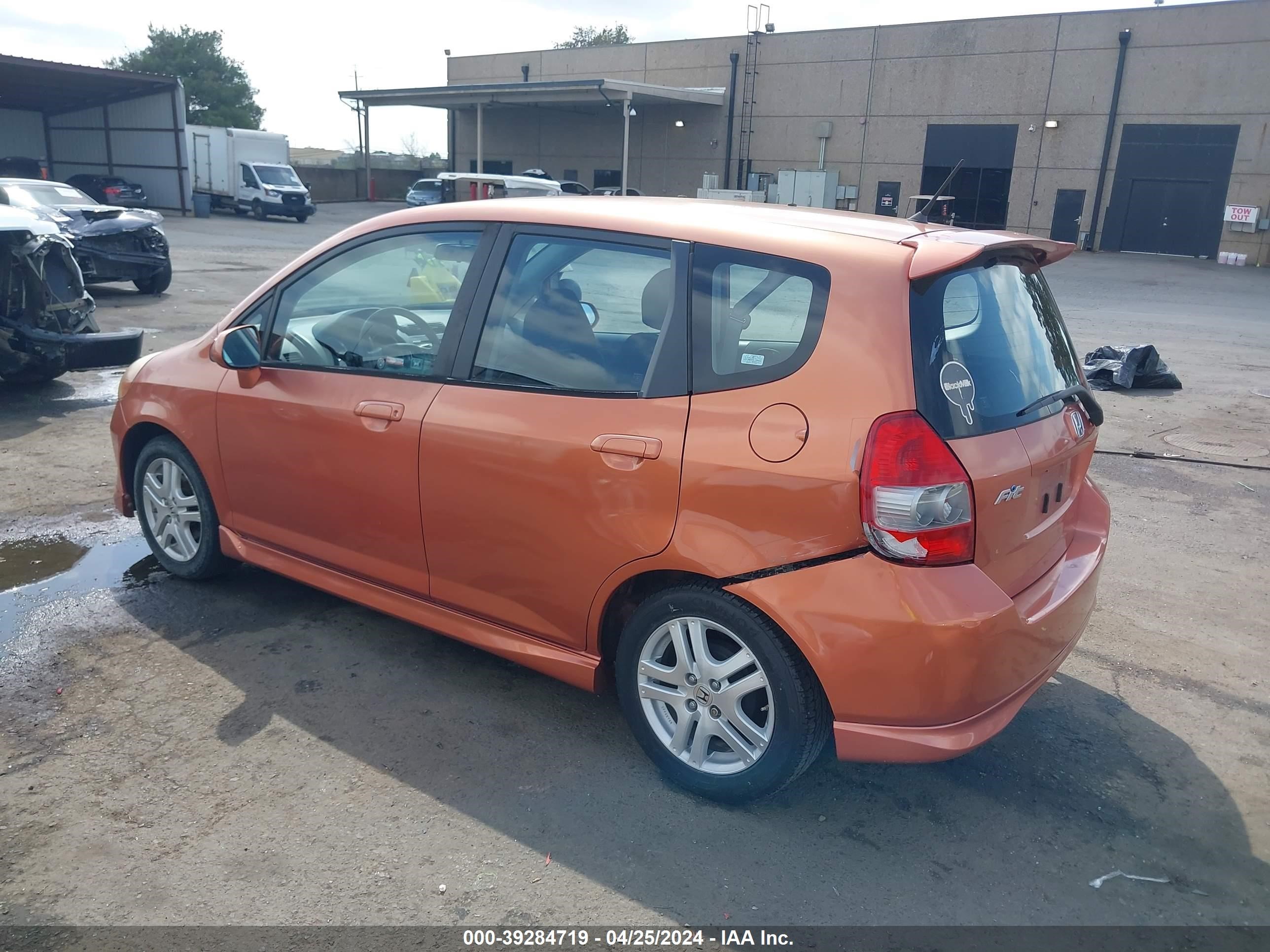 Photo 2 VIN: JHMGD376X8S011116 - HONDA FIT 