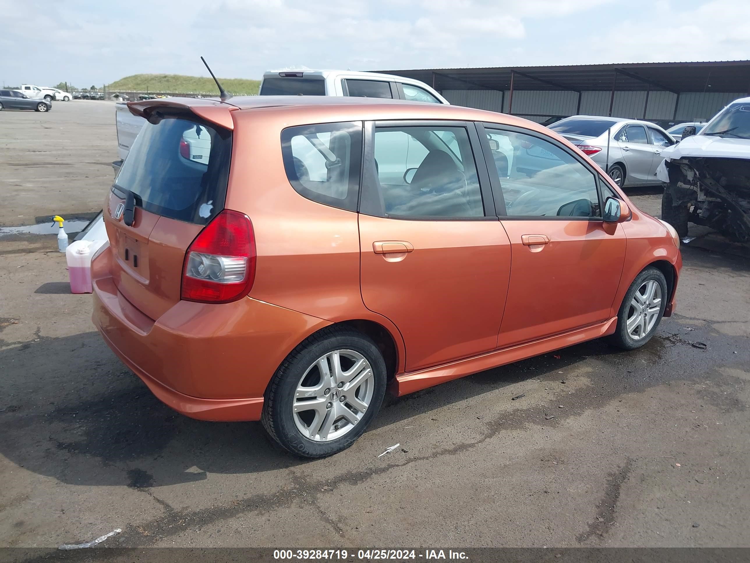 Photo 3 VIN: JHMGD376X8S011116 - HONDA FIT 