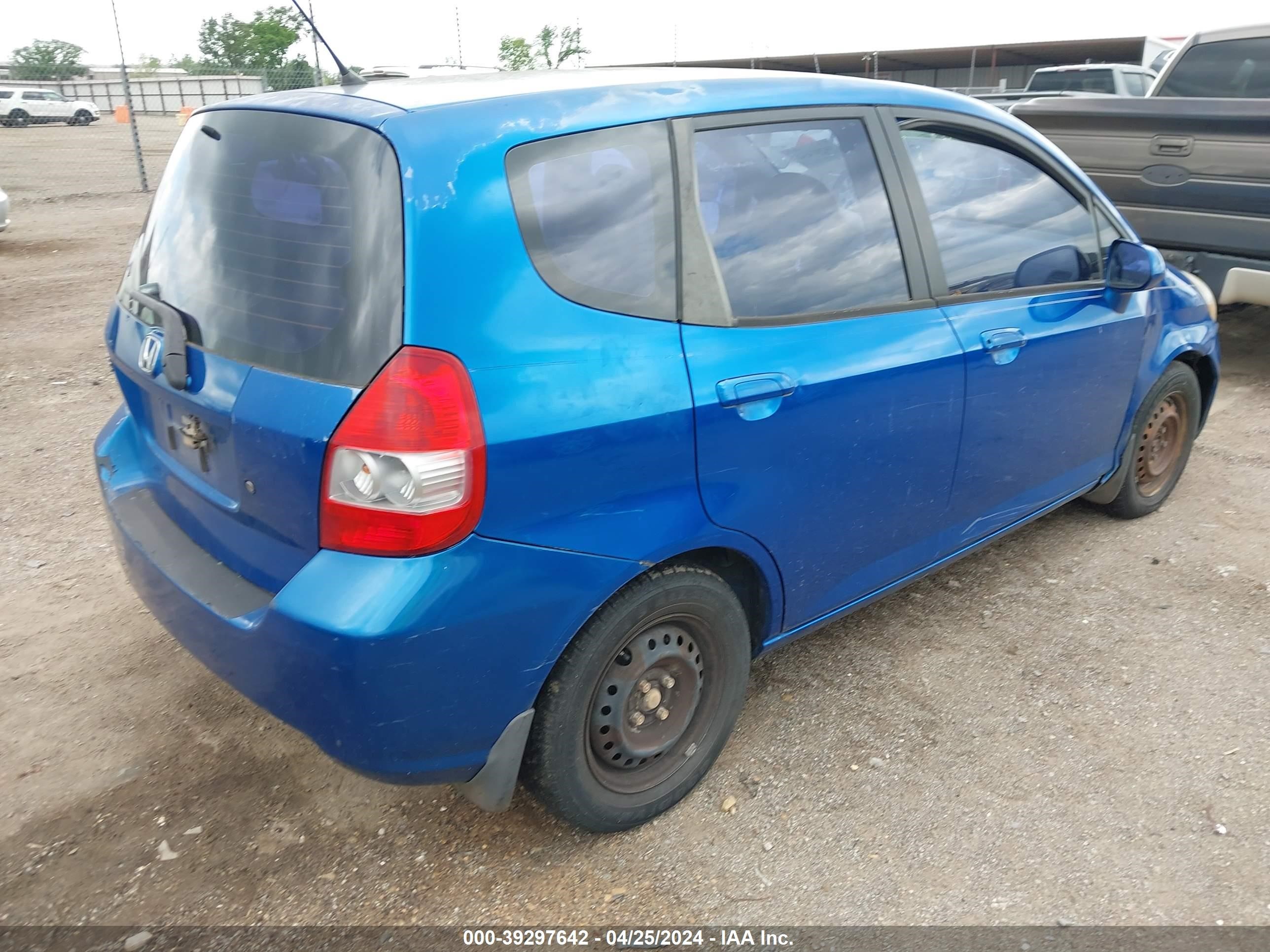 Photo 3 VIN: JHMGD38418S019165 - HONDA FIT 