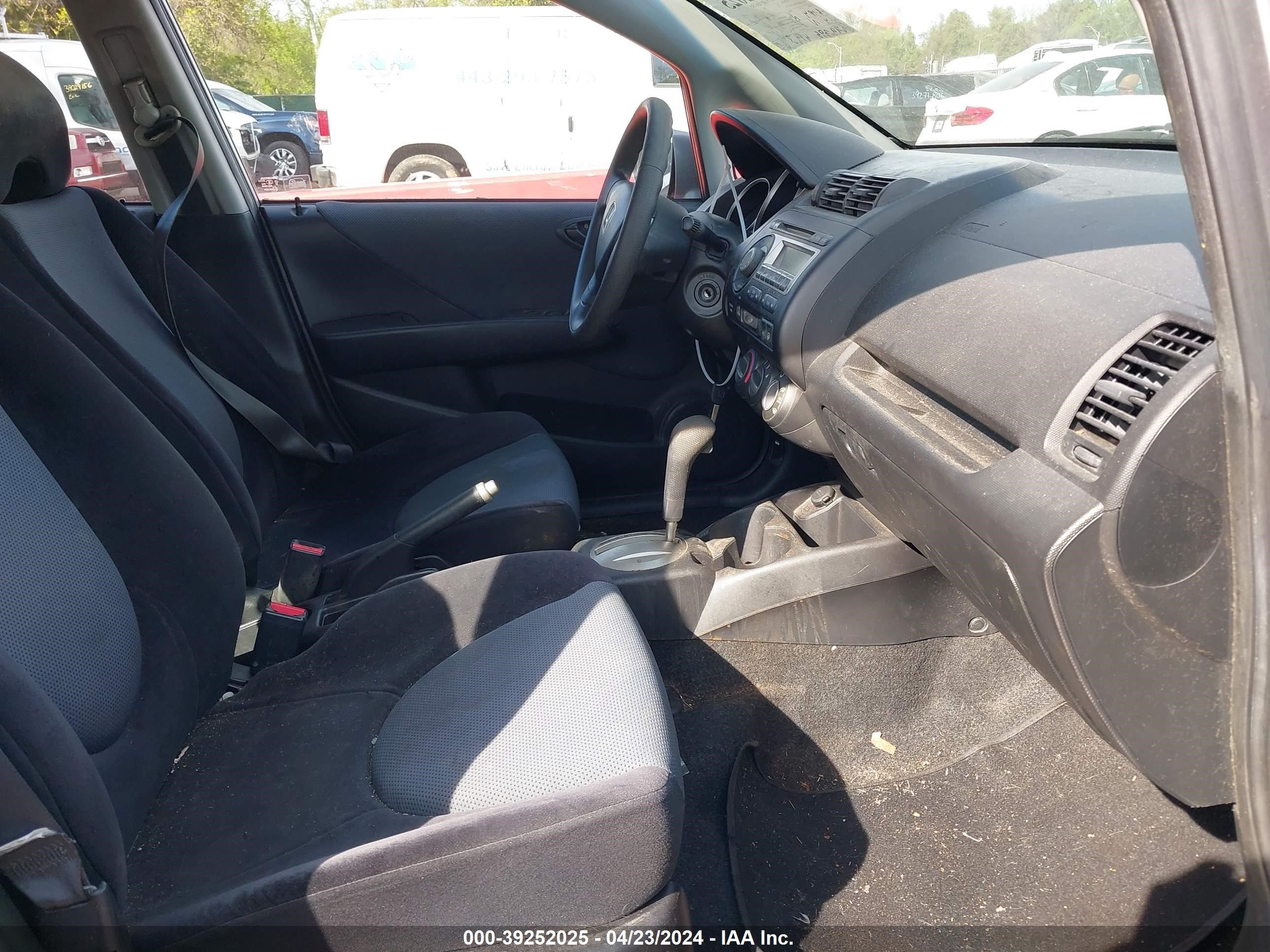 Photo 4 VIN: JHMGD384X7S002489 - HONDA FIT 