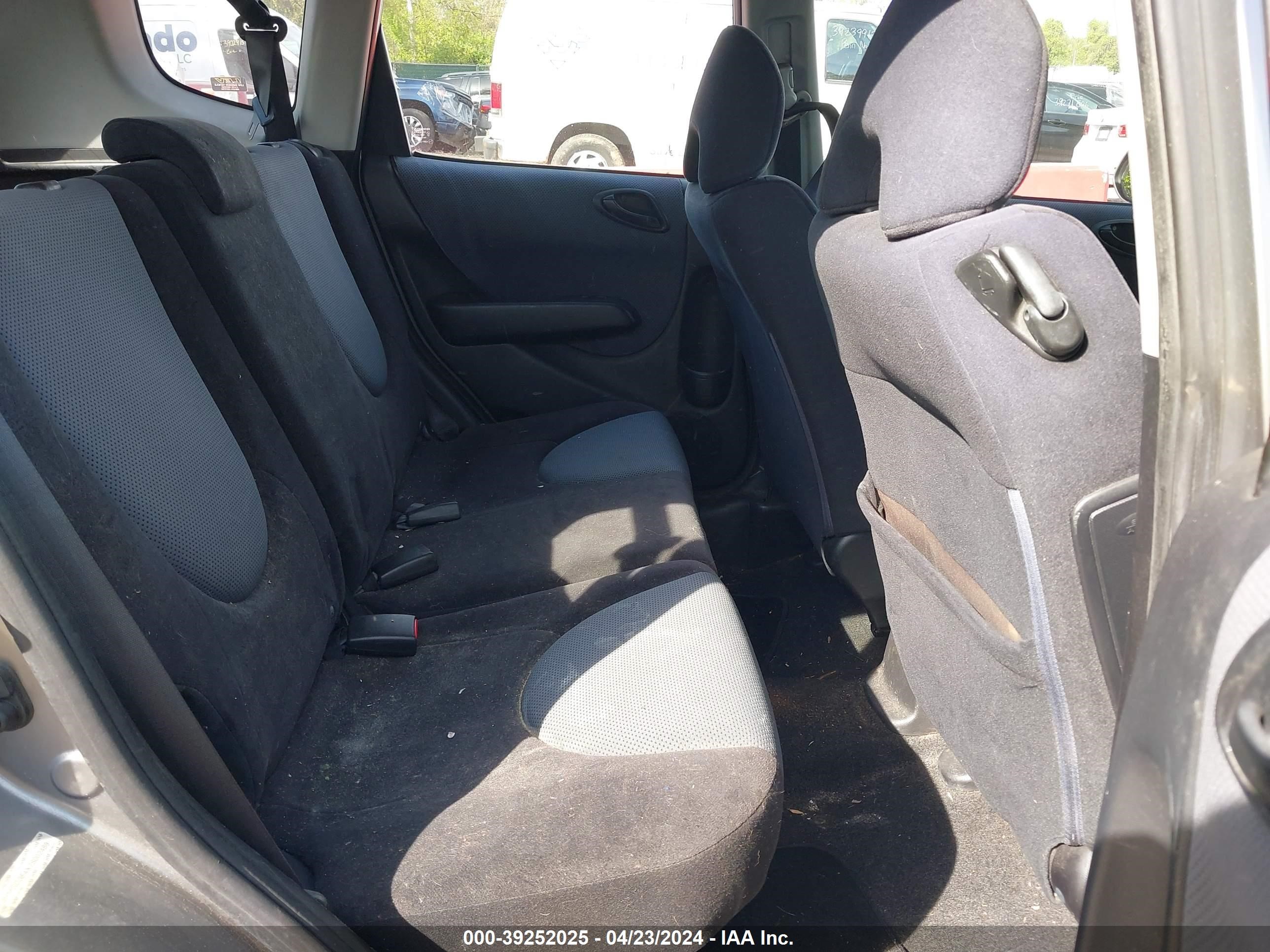 Photo 7 VIN: JHMGD384X7S002489 - HONDA FIT 